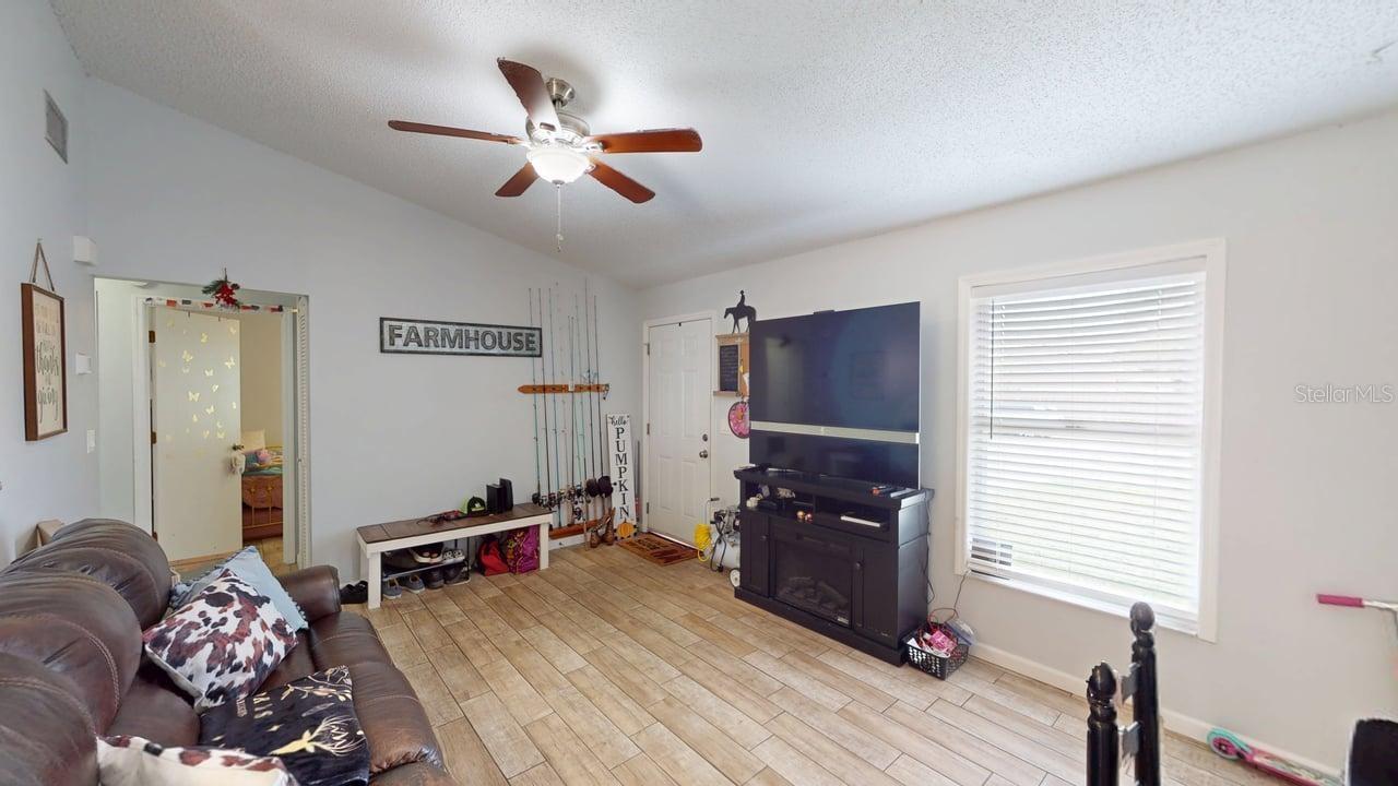 Image 12 of 37 For 12381 Antonio Circle