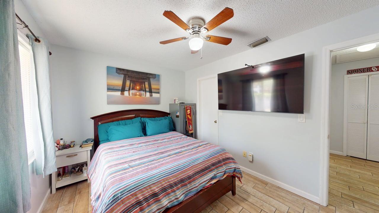 Image 16 of 37 For 12381 Antonio Circle