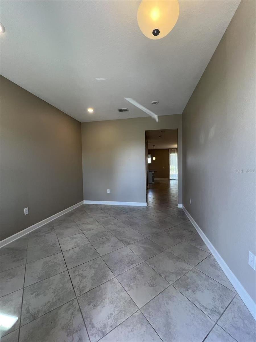 Image 19 of 41 For 1205 Royal St George Boulevard