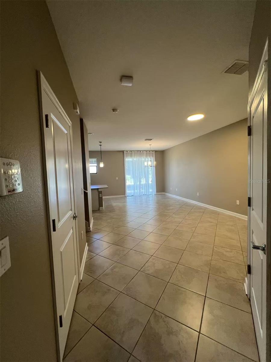 Image 21 of 41 For 1205 Royal St George Boulevard