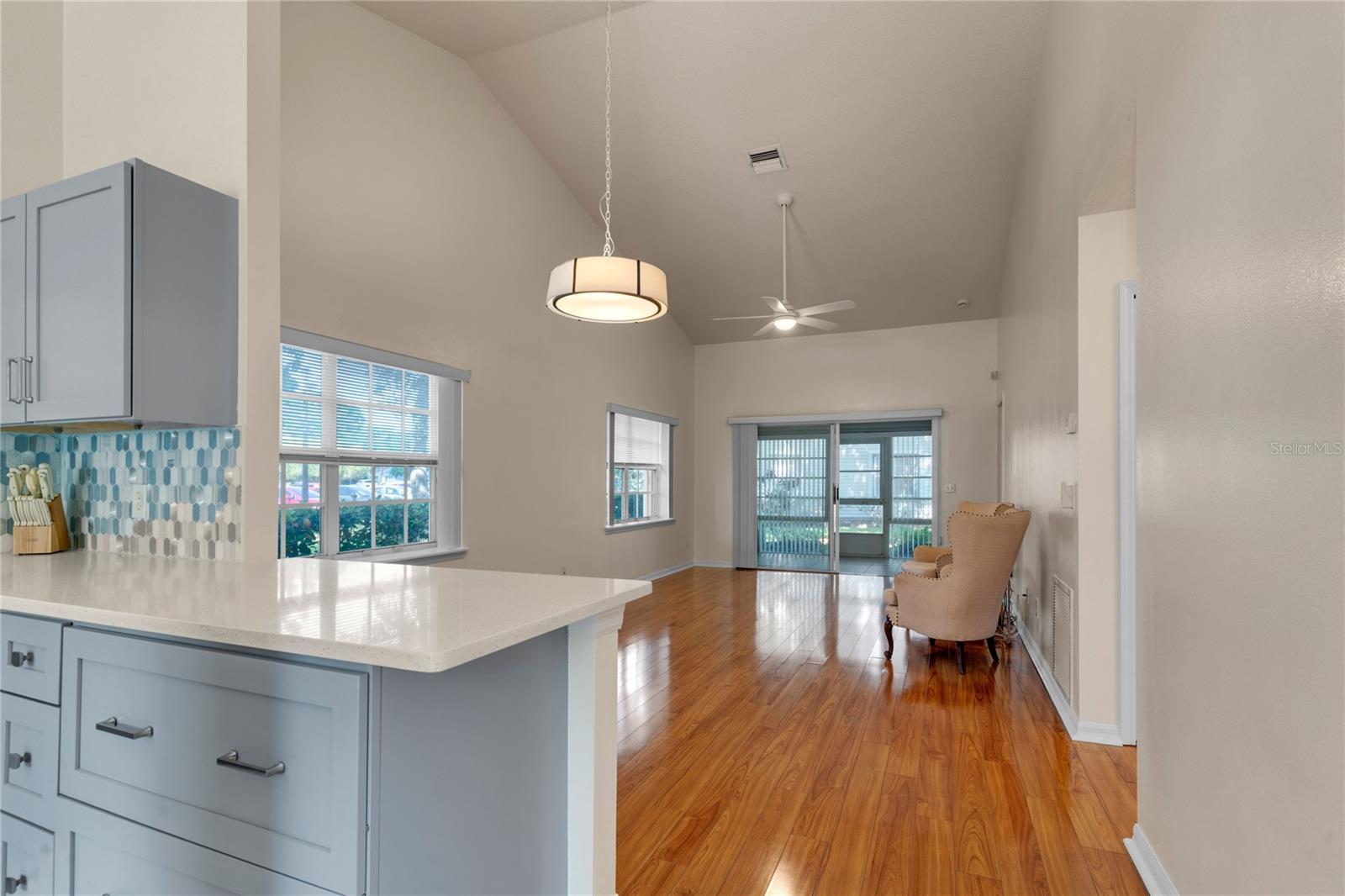 Image 10 of 38 For 4927 Lake Waterford Way W 1-202
