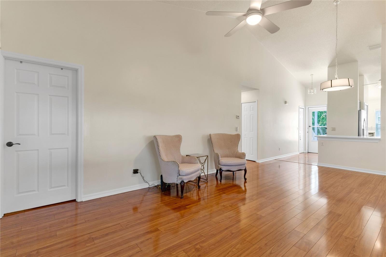 Image 17 of 38 For 4927 Lake Waterford Way W 1-202