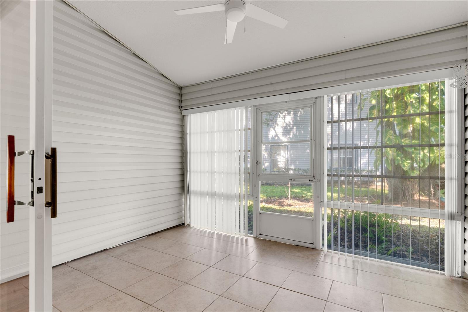 Image 22 of 38 For 4927 Lake Waterford Way W 1-202