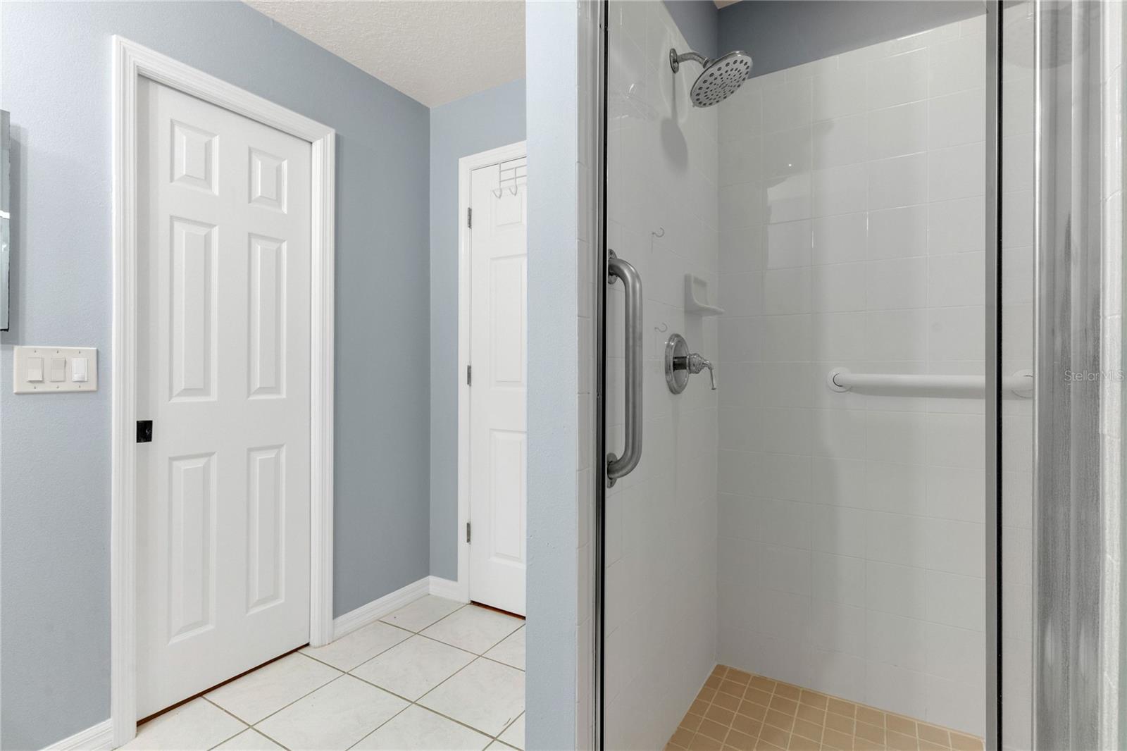 Image 24 of 38 For 4927 Lake Waterford Way W 1-202