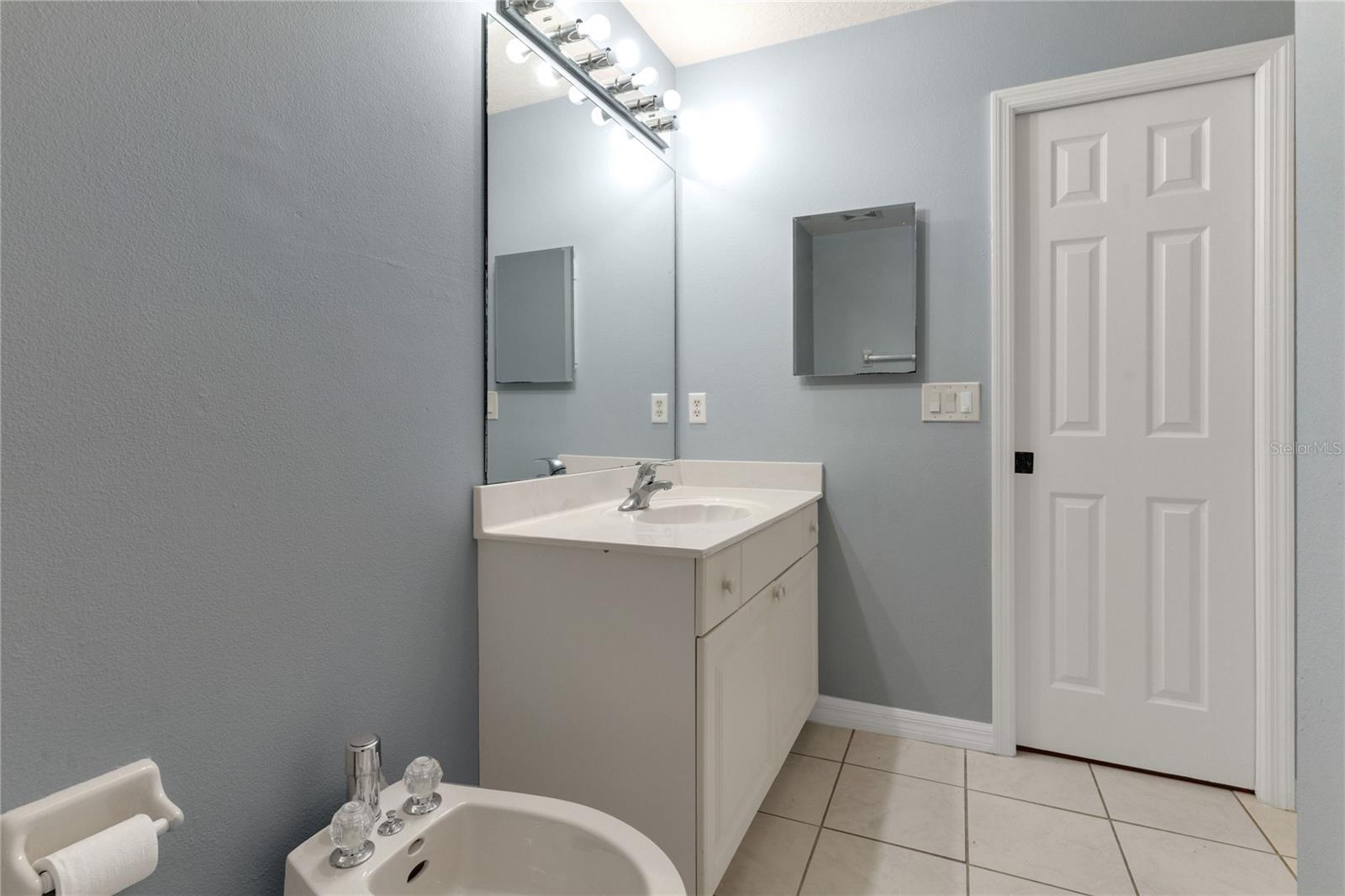 Image 25 of 38 For 4927 Lake Waterford Way W 1-202