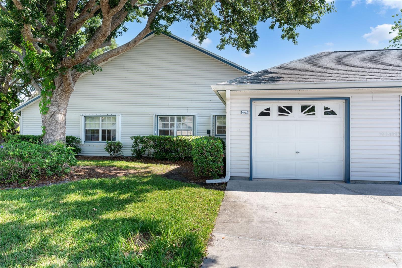 Image 3 of 38 For 4927 Lake Waterford Way W 1-202