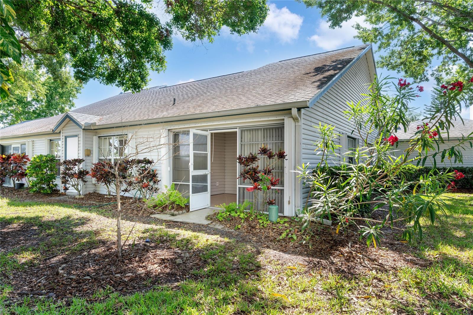 Image 35 of 38 For 4927 Lake Waterford Way W 1-202