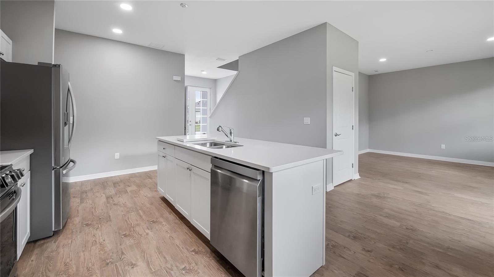 Image 12 of 46 For 4905 Pall Mall Street E