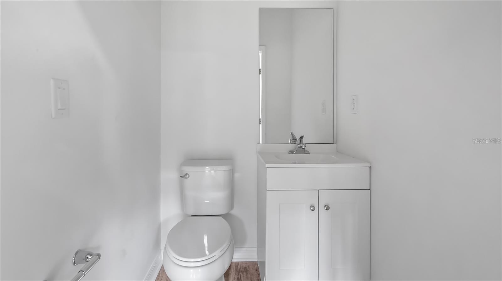 Image 13 of 46 For 4905 Pall Mall Street E
