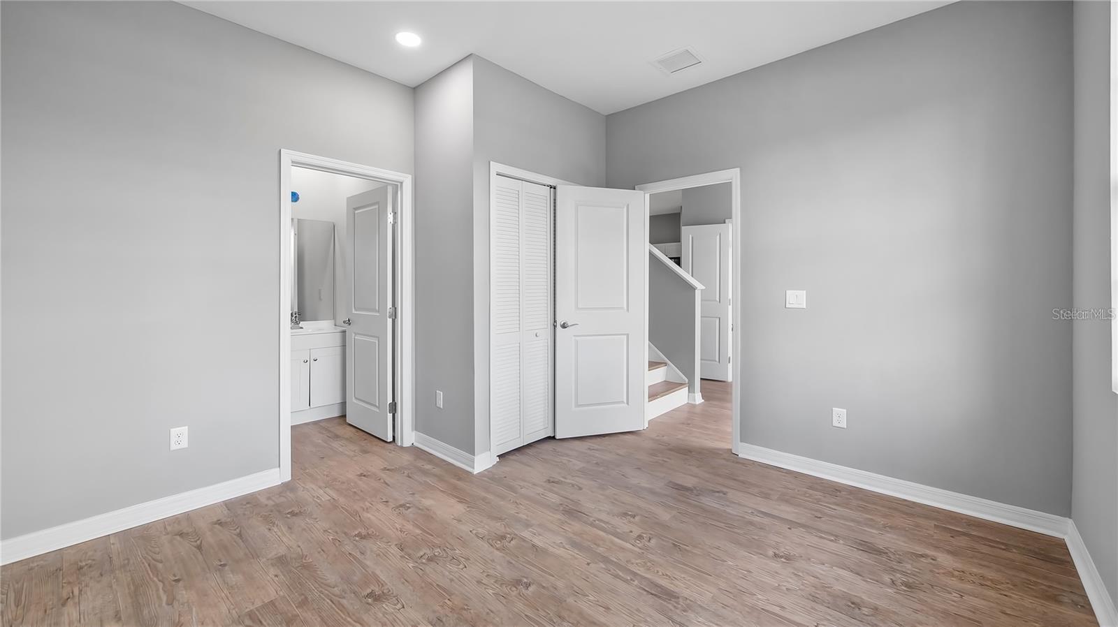 Image 18 of 46 For 4905 Pall Mall Street E