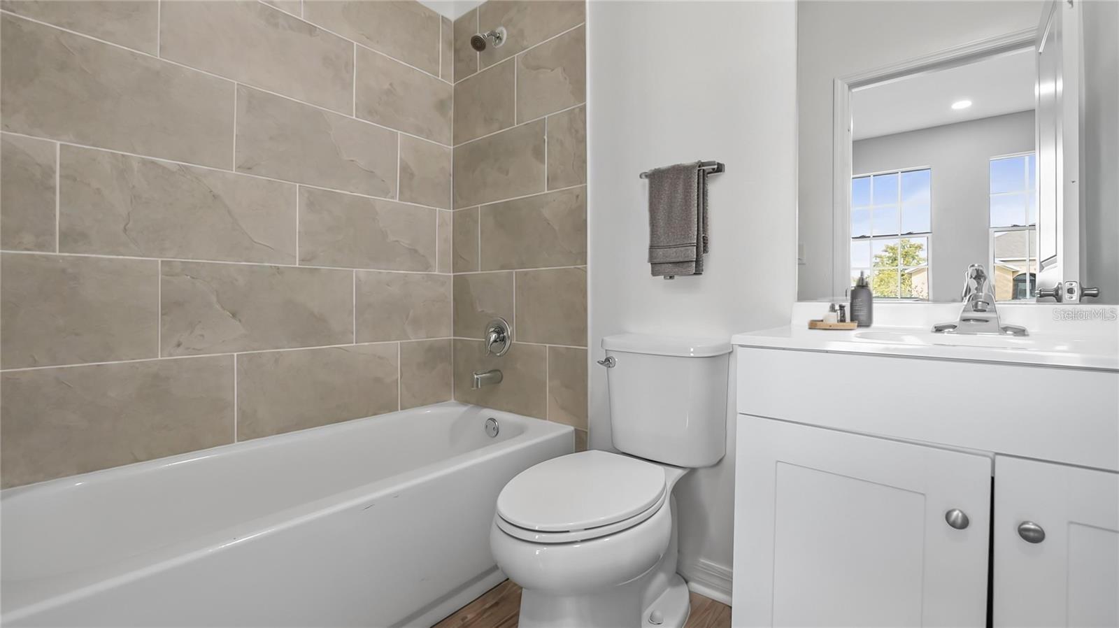 Image 21 of 46 For 4905 Pall Mall Street E