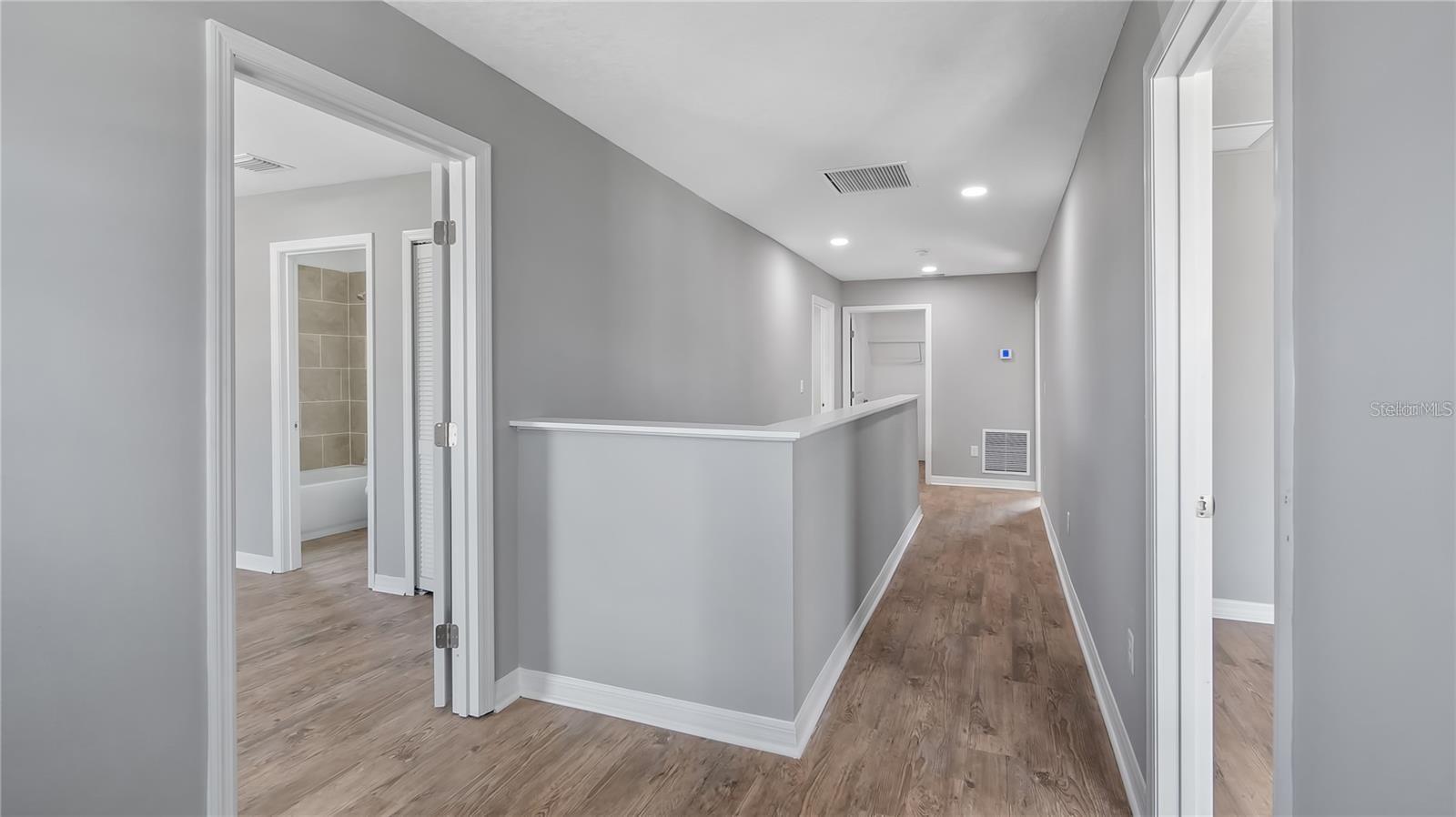 Image 22 of 46 For 4905 Pall Mall Street E