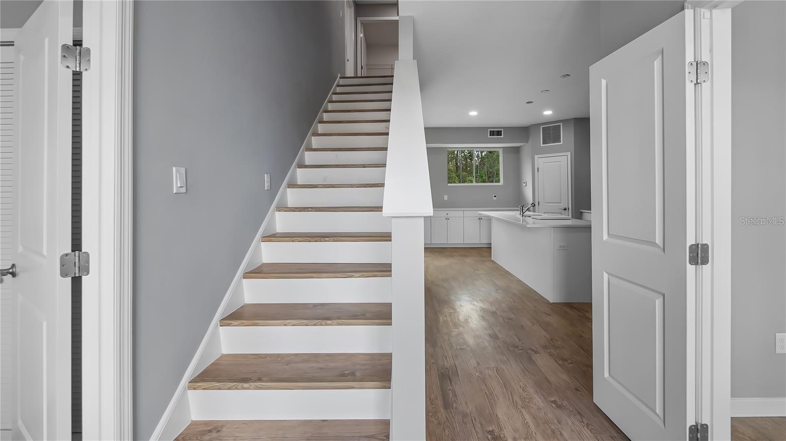 Image 3 of 46 For 4905 Pall Mall Street E