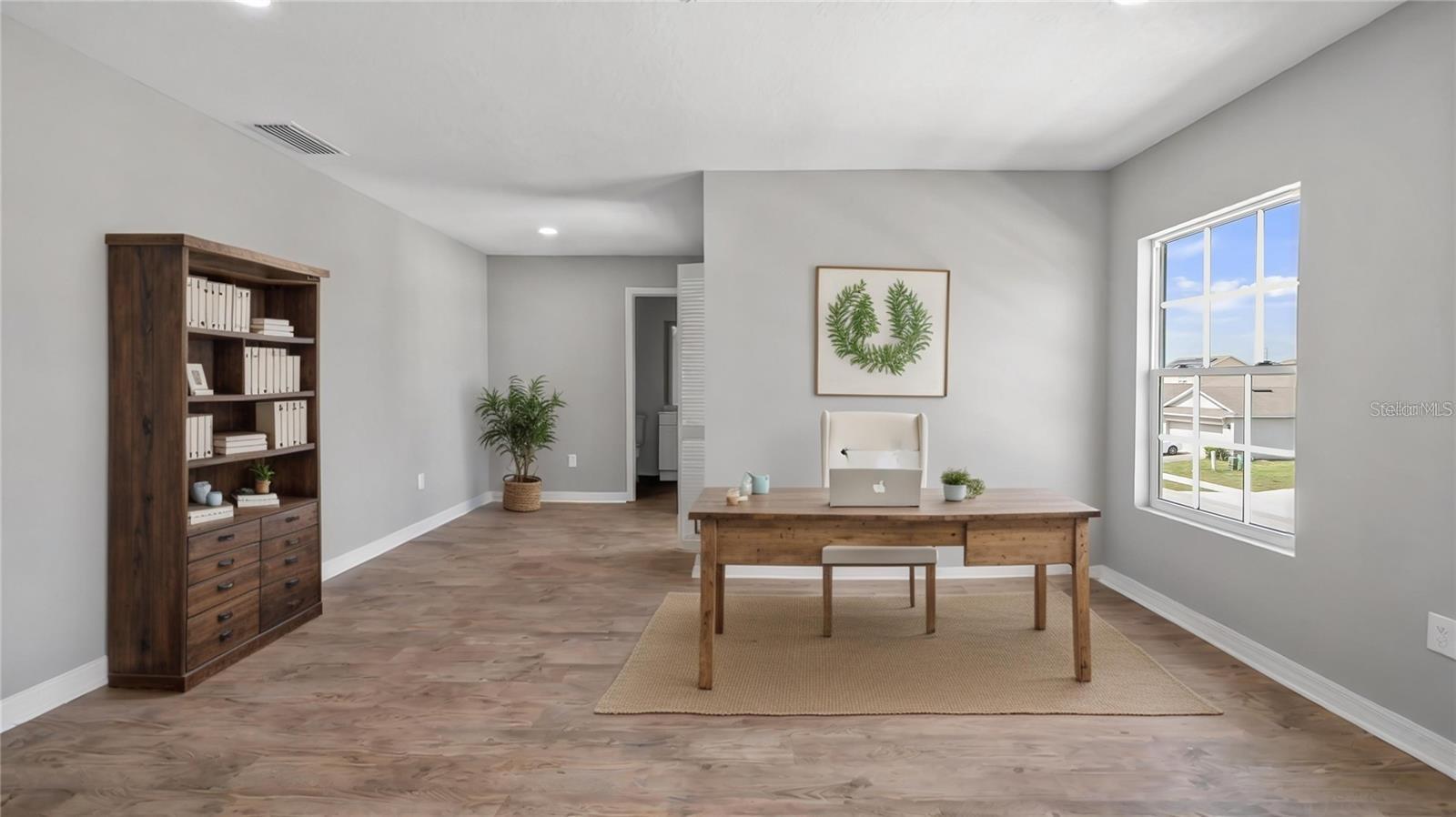 Image 31 of 46 For 4905 Pall Mall Street E