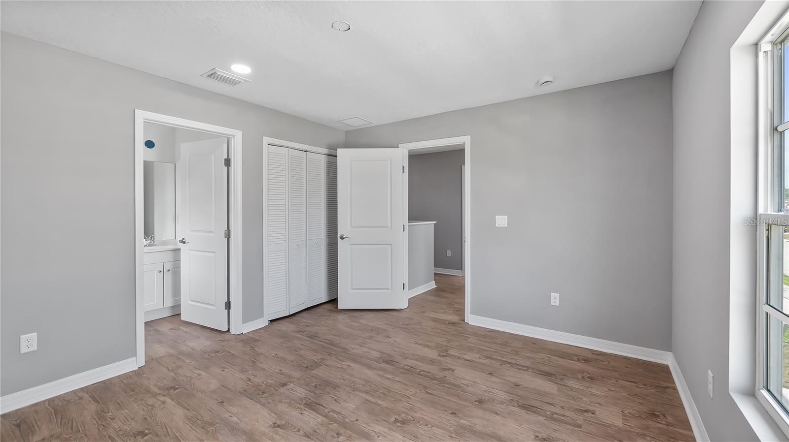 Image 35 of 46 For 4905 Pall Mall Street E