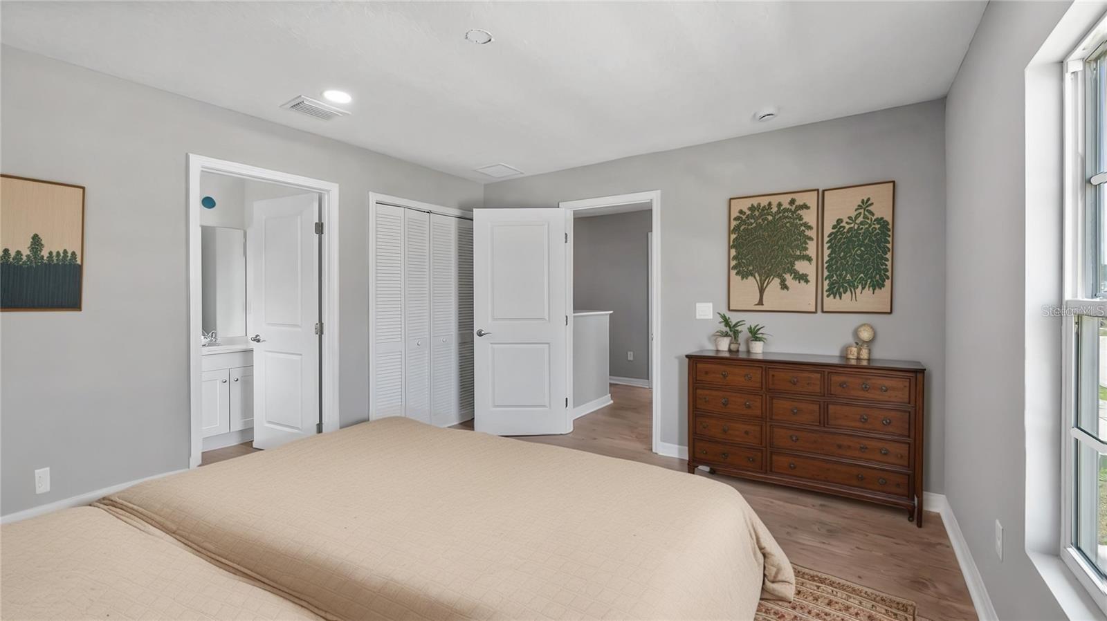 Image 36 of 46 For 4905 Pall Mall Street E