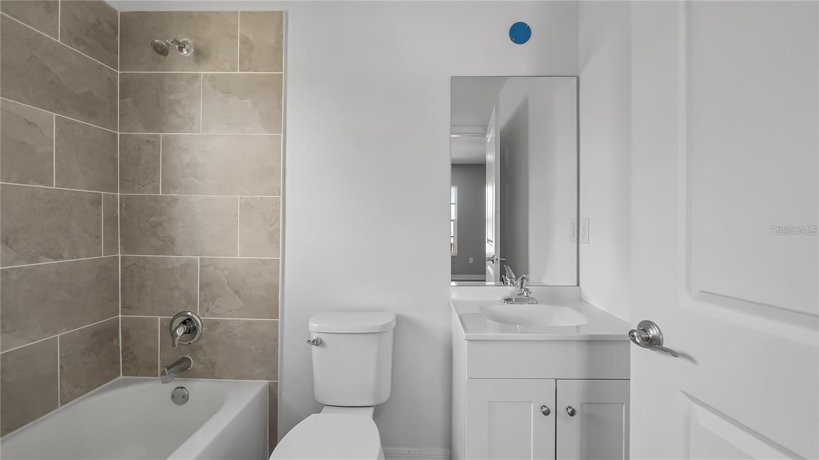 Image 37 of 46 For 4905 Pall Mall Street E