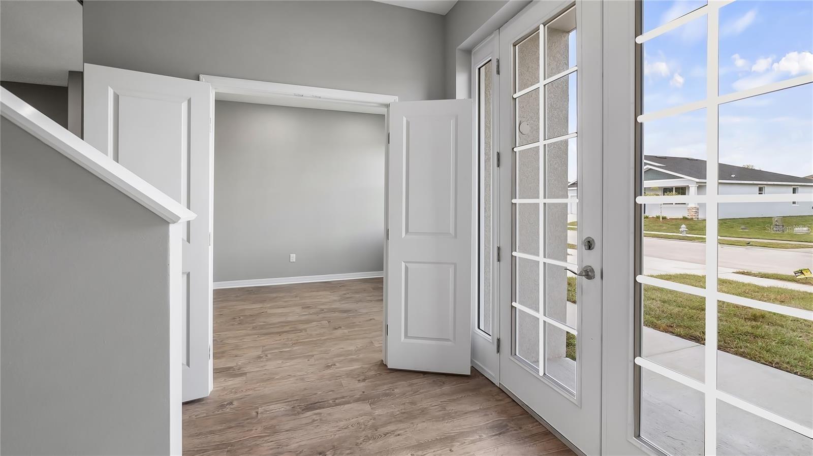 Image 4 of 46 For 4905 Pall Mall Street E