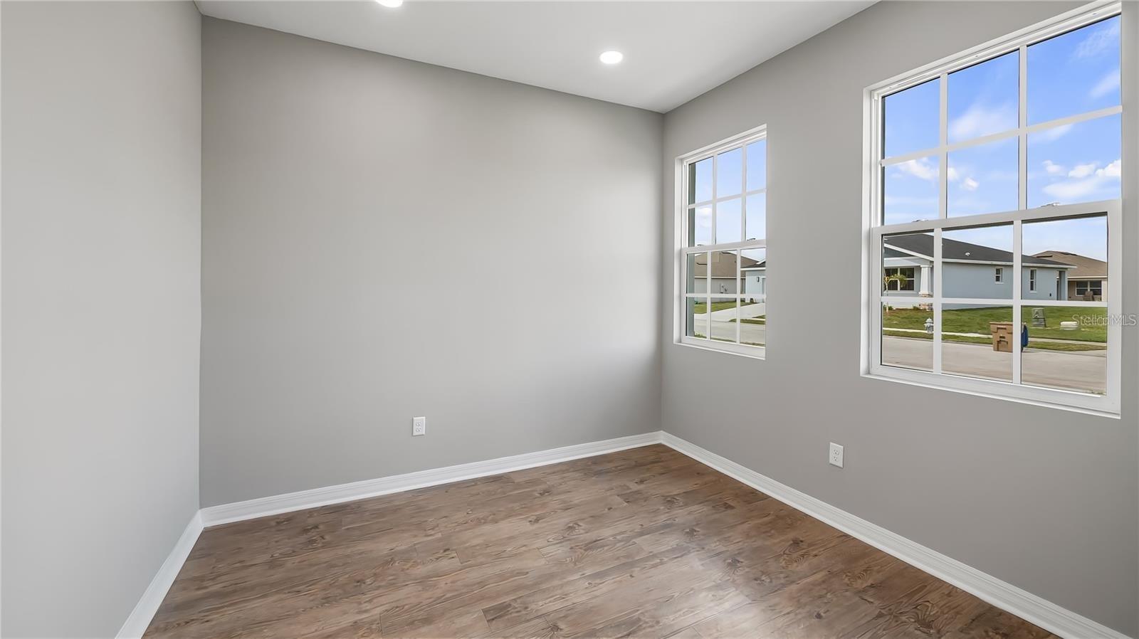 Image 5 of 46 For 4905 Pall Mall Street E