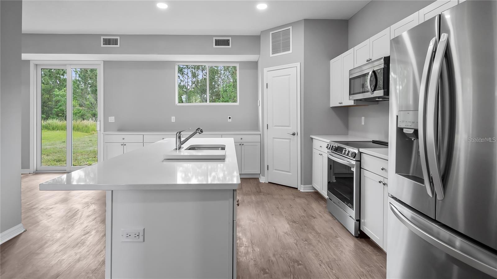 Image 8 of 46 For 4905 Pall Mall Street E