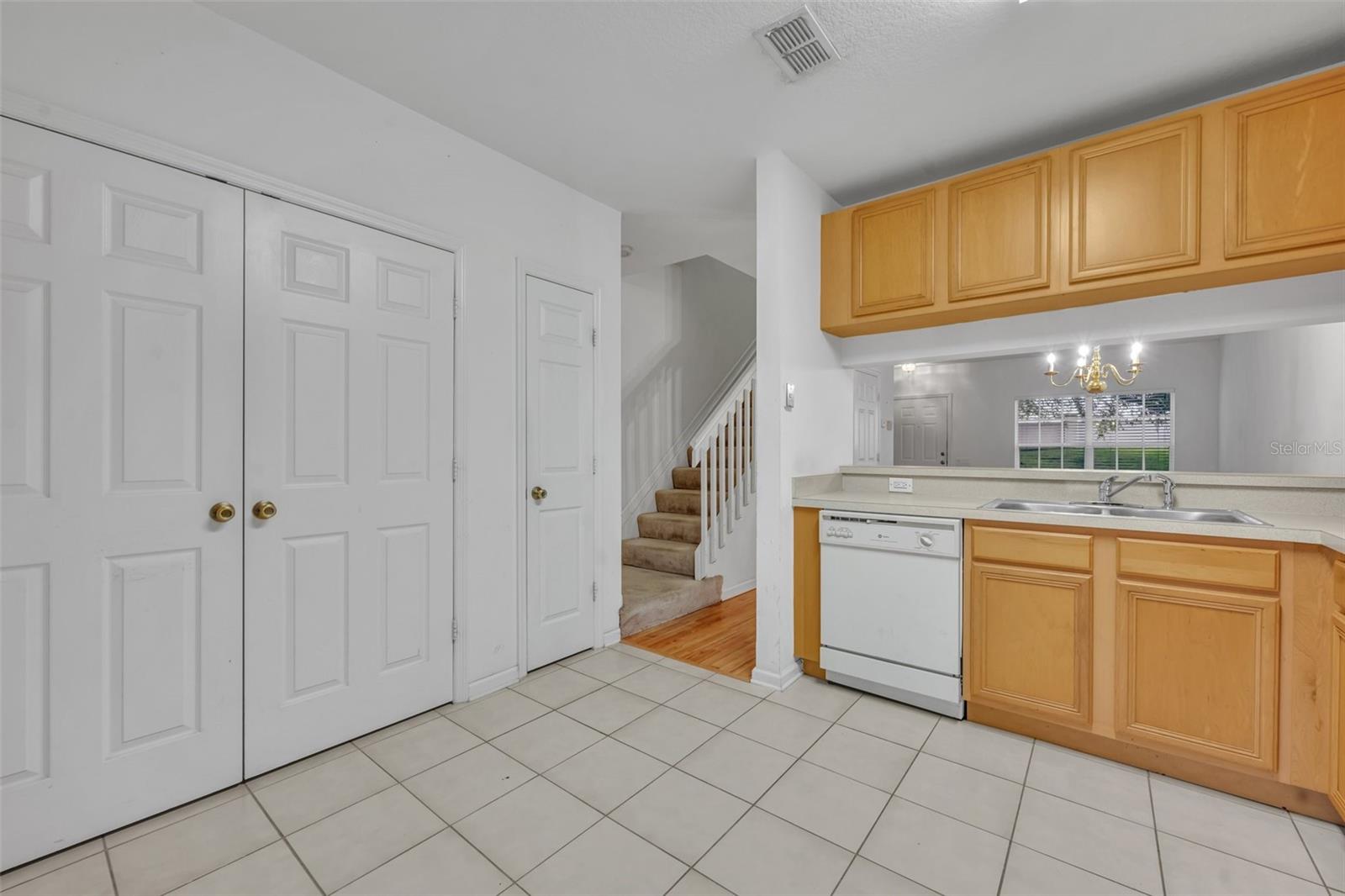 Image 13 of 23 For 1150 Vineland Place