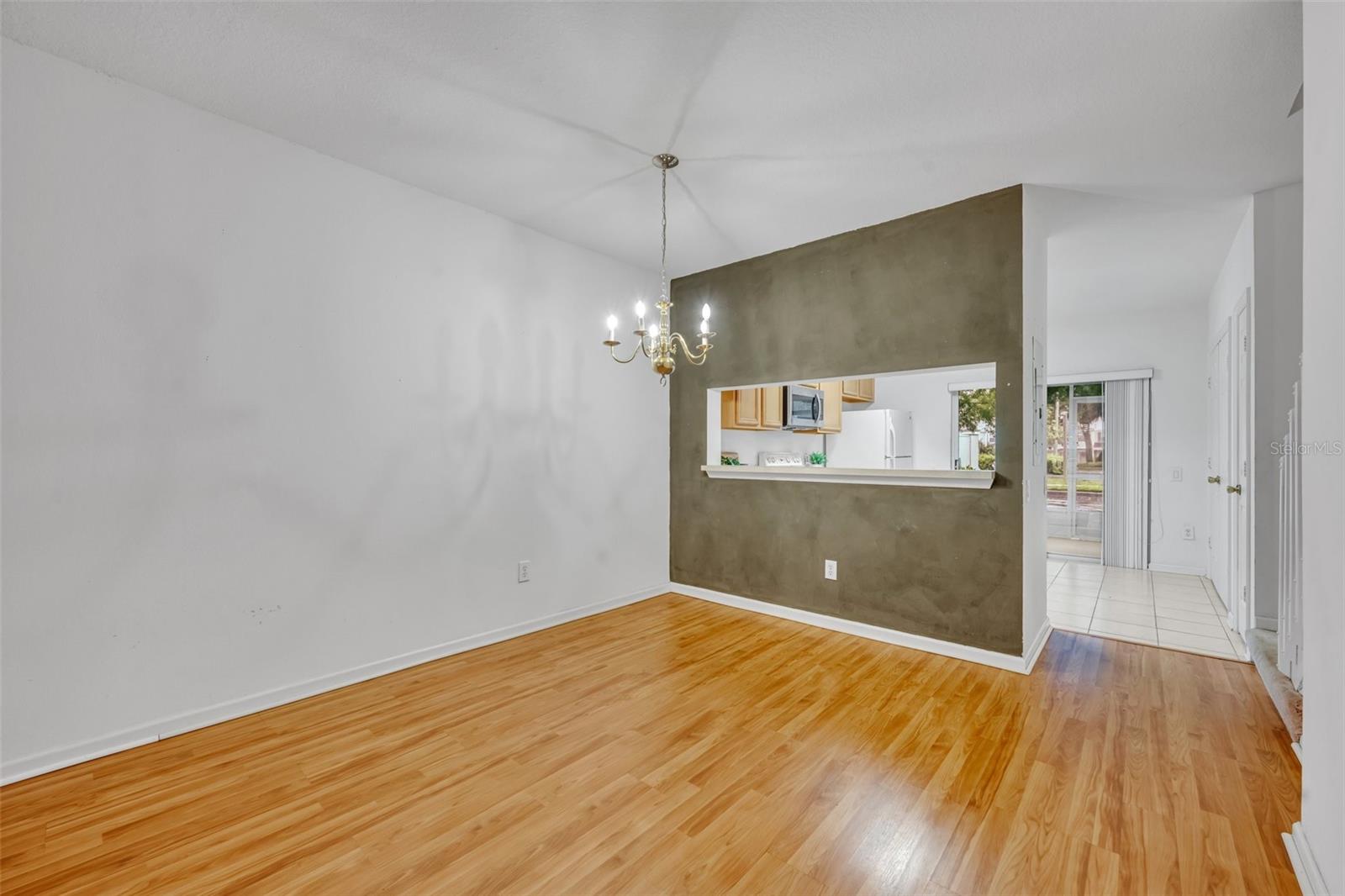 Image 5 of 23 For 1150 Vineland Place
