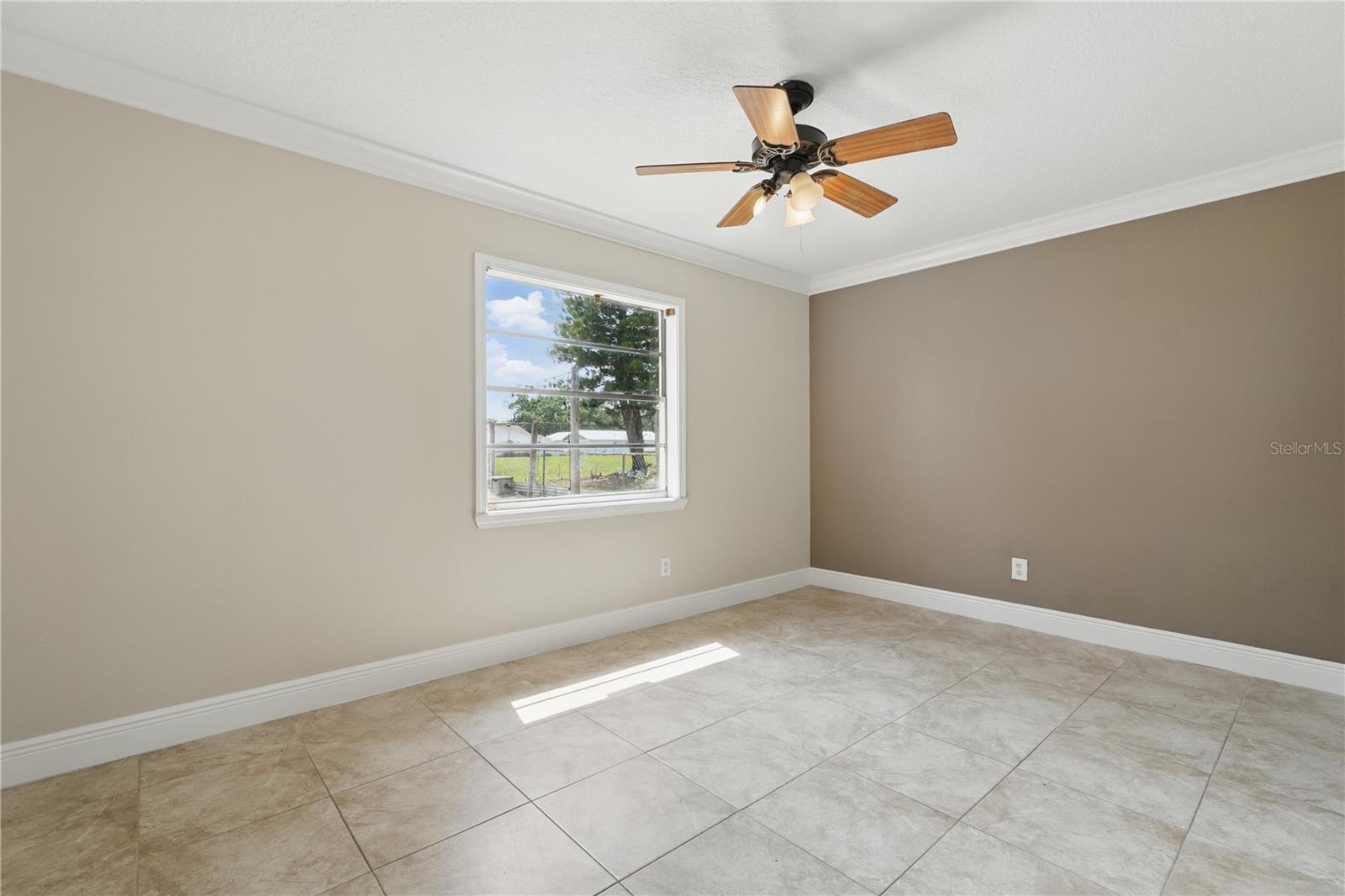 Image 14 of 34 For 2527 Christine Drive