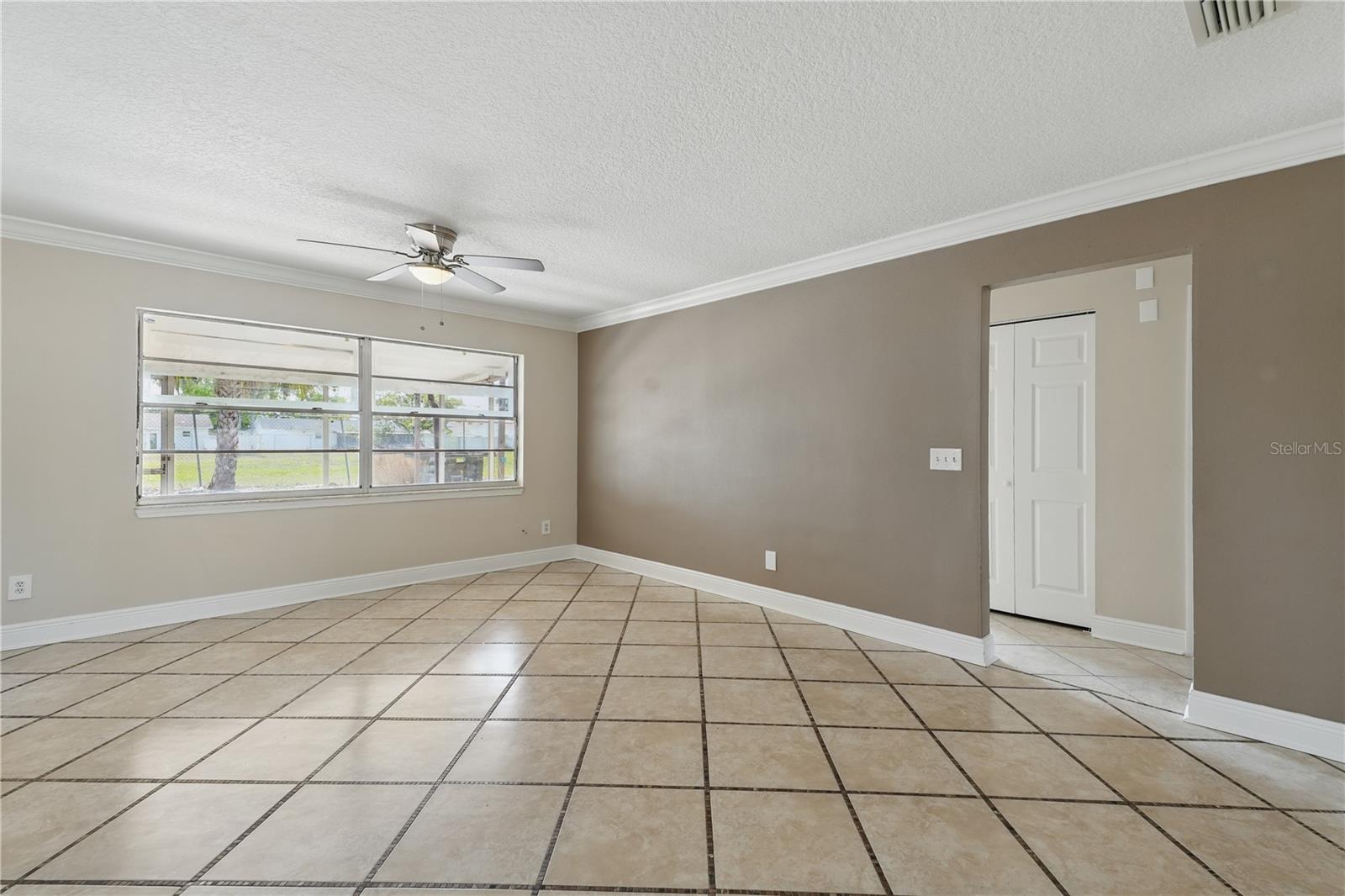 Image 7 of 34 For 2527 Christine Drive