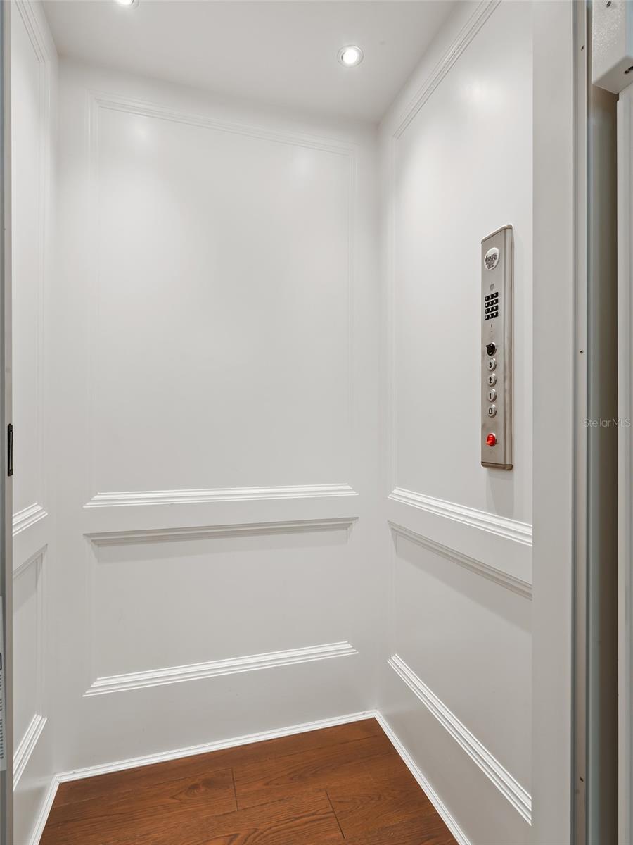 Image 18 of 49 For 649 Park Avenue