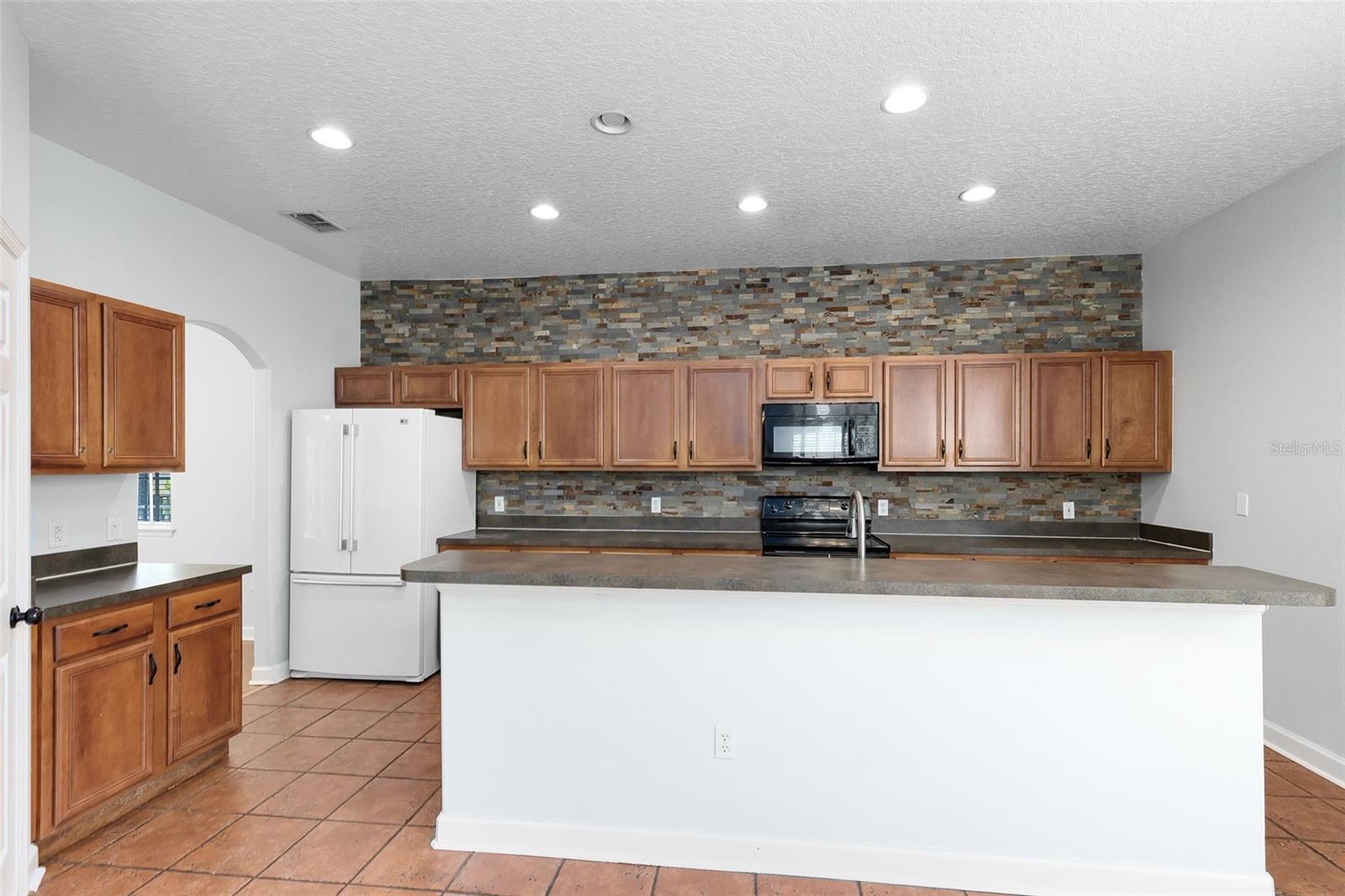 Image 8 of 31 For 3813 Goldenglow Drive