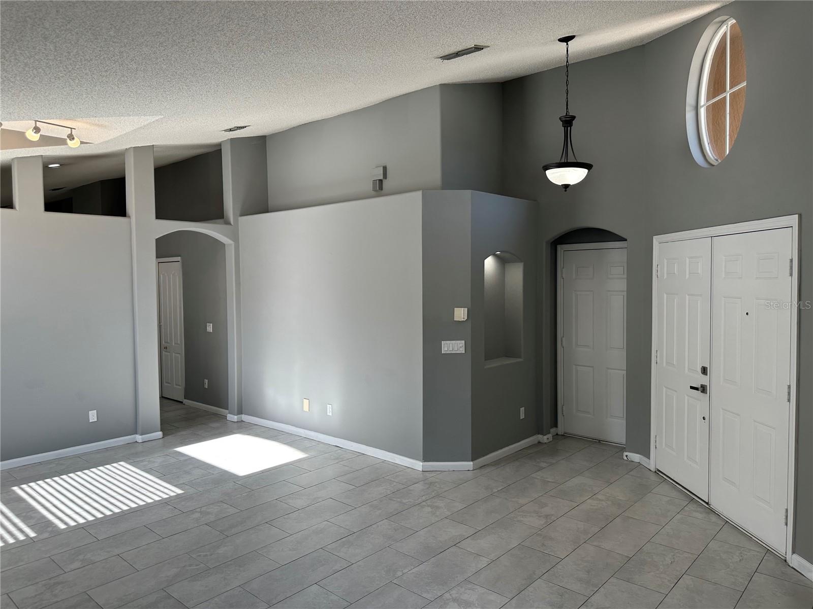 Image 5 of 22 For 6625 Cherry Grove Cir