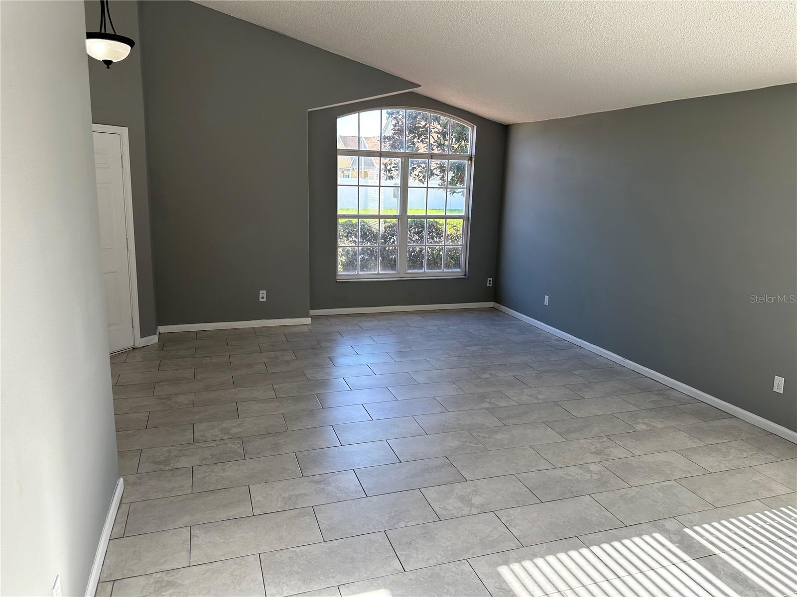 Image 7 of 22 For 6625 Cherry Grove Cir