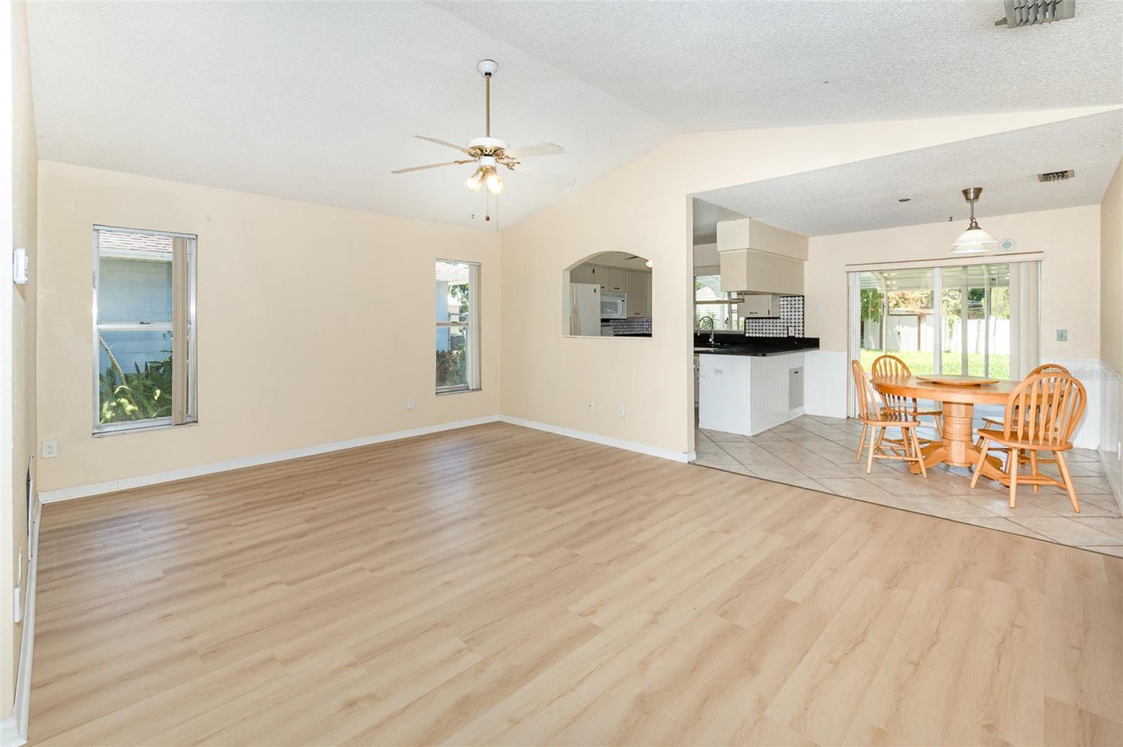 Image 10 of 30 For 916 Glendale Street