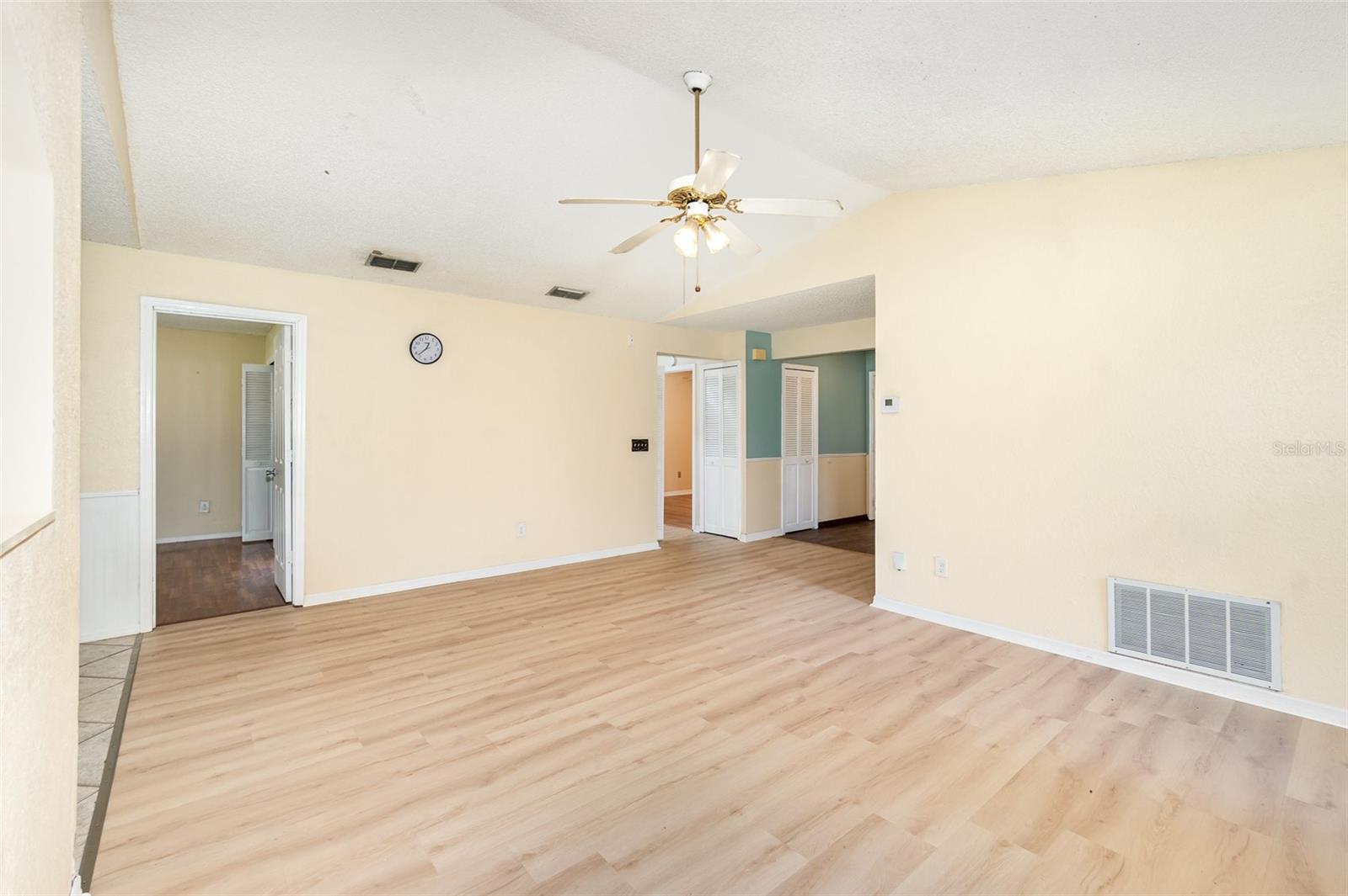Image 11 of 30 For 916 Glendale Street