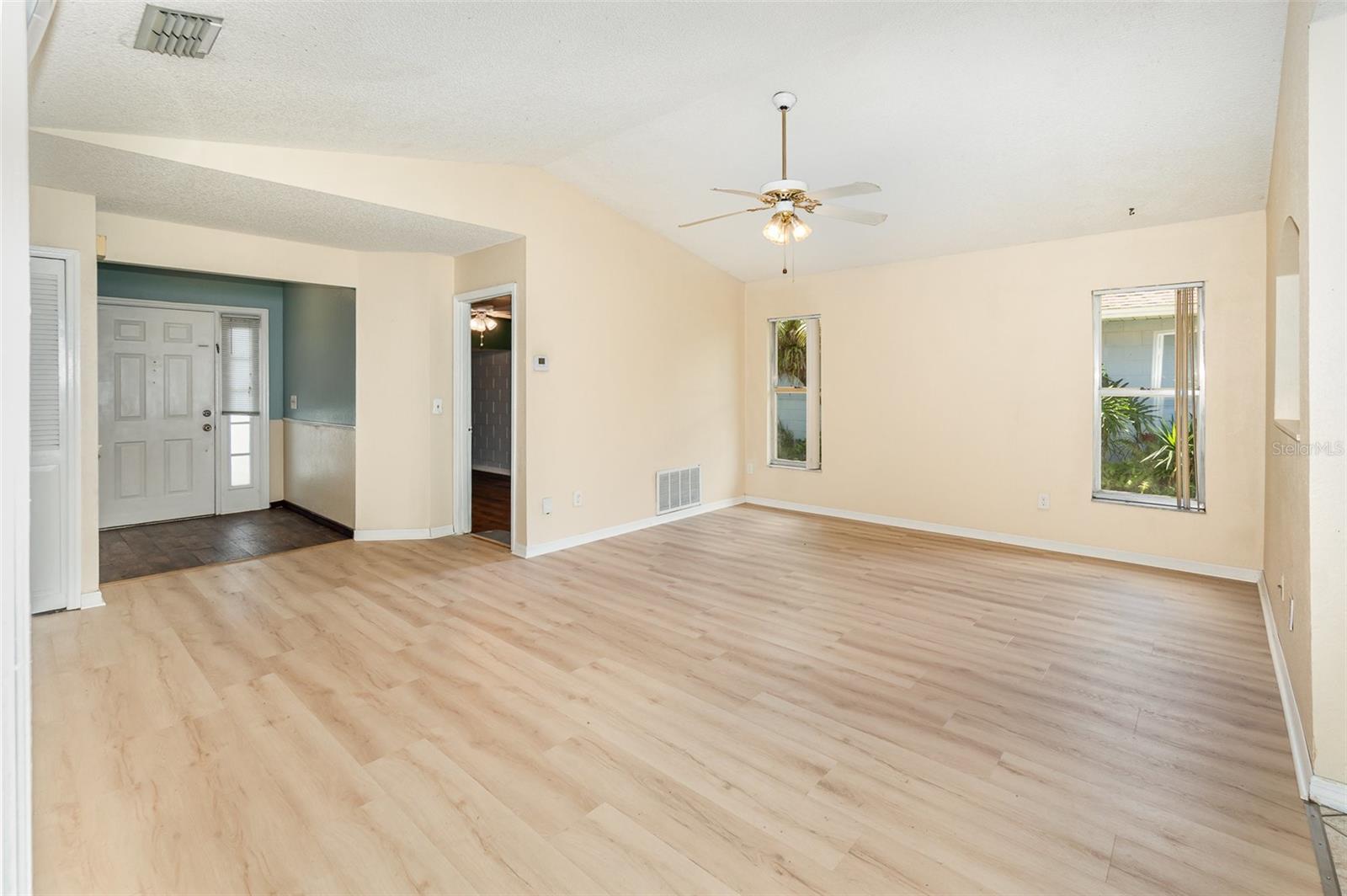 Image 12 of 30 For 916 Glendale Street