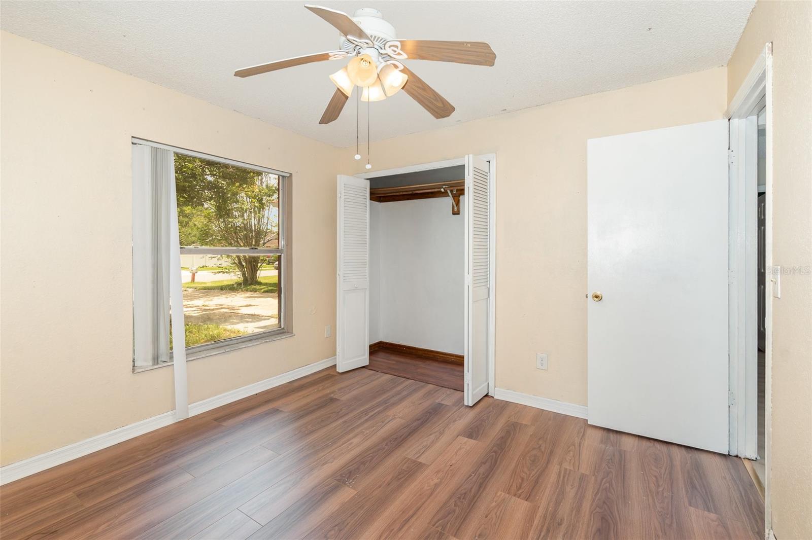 Image 13 of 30 For 916 Glendale Street