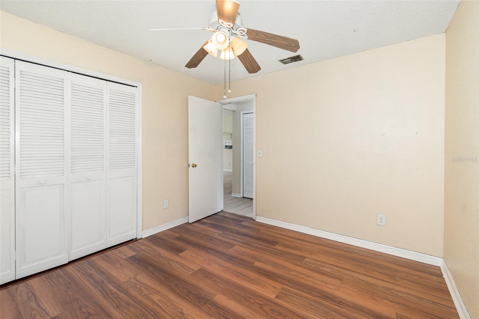 Image 14 of 30 For 916 Glendale Street