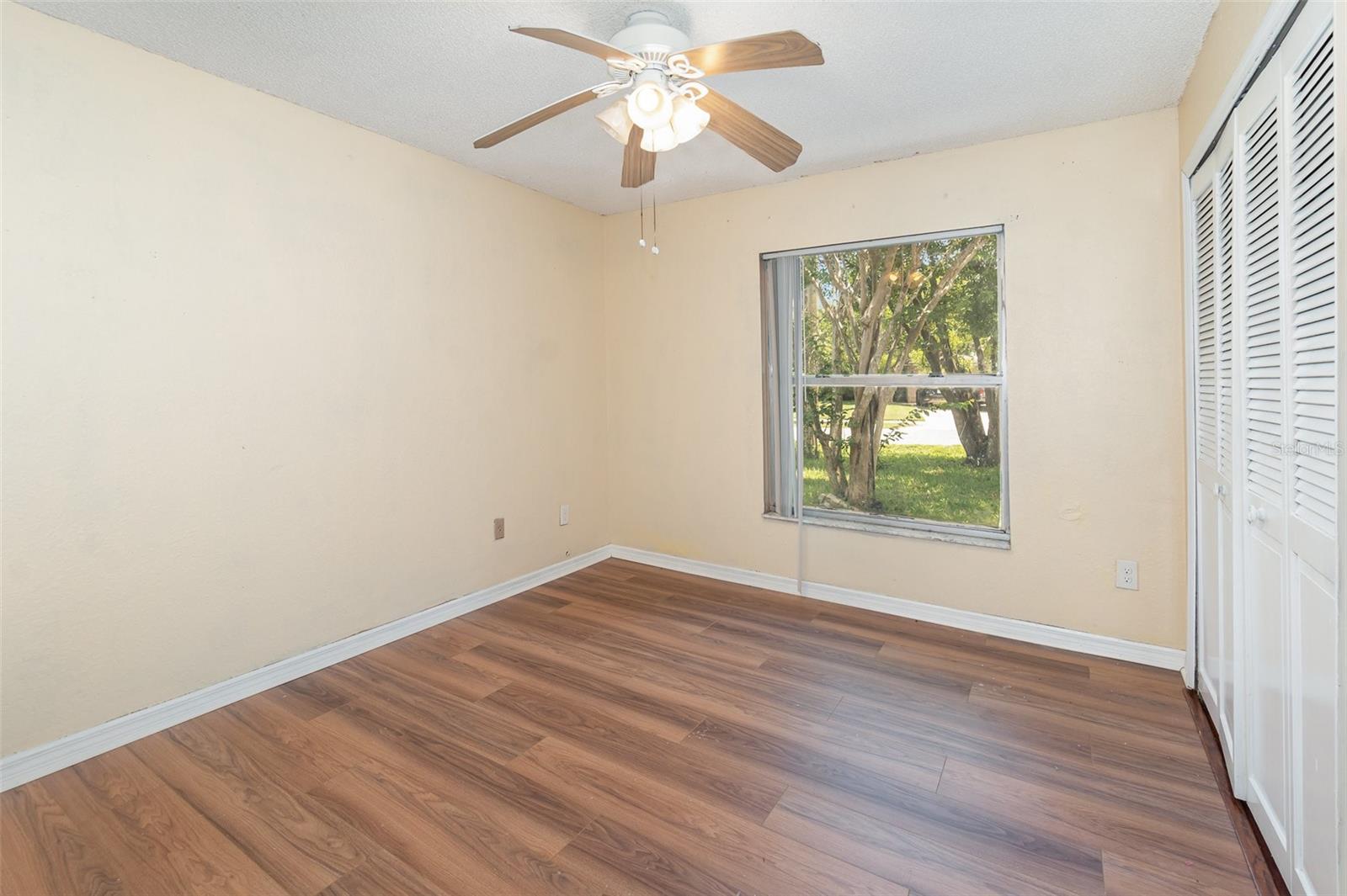 Image 15 of 30 For 916 Glendale Street