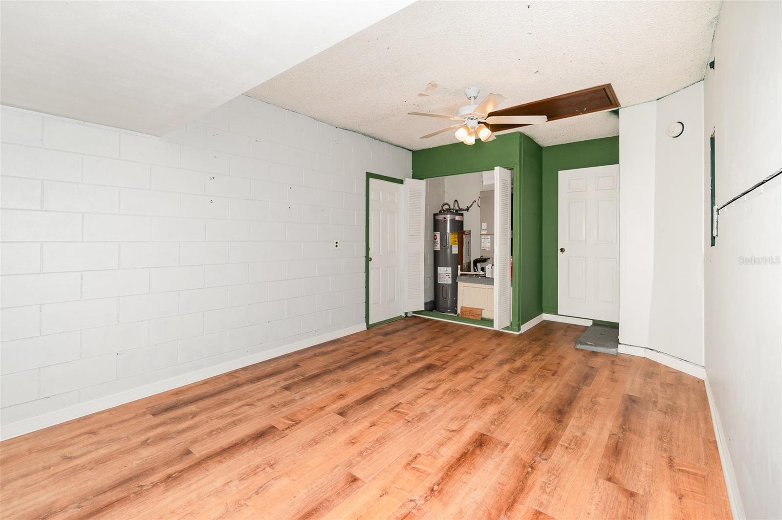 Image 22 of 30 For 916 Glendale Street