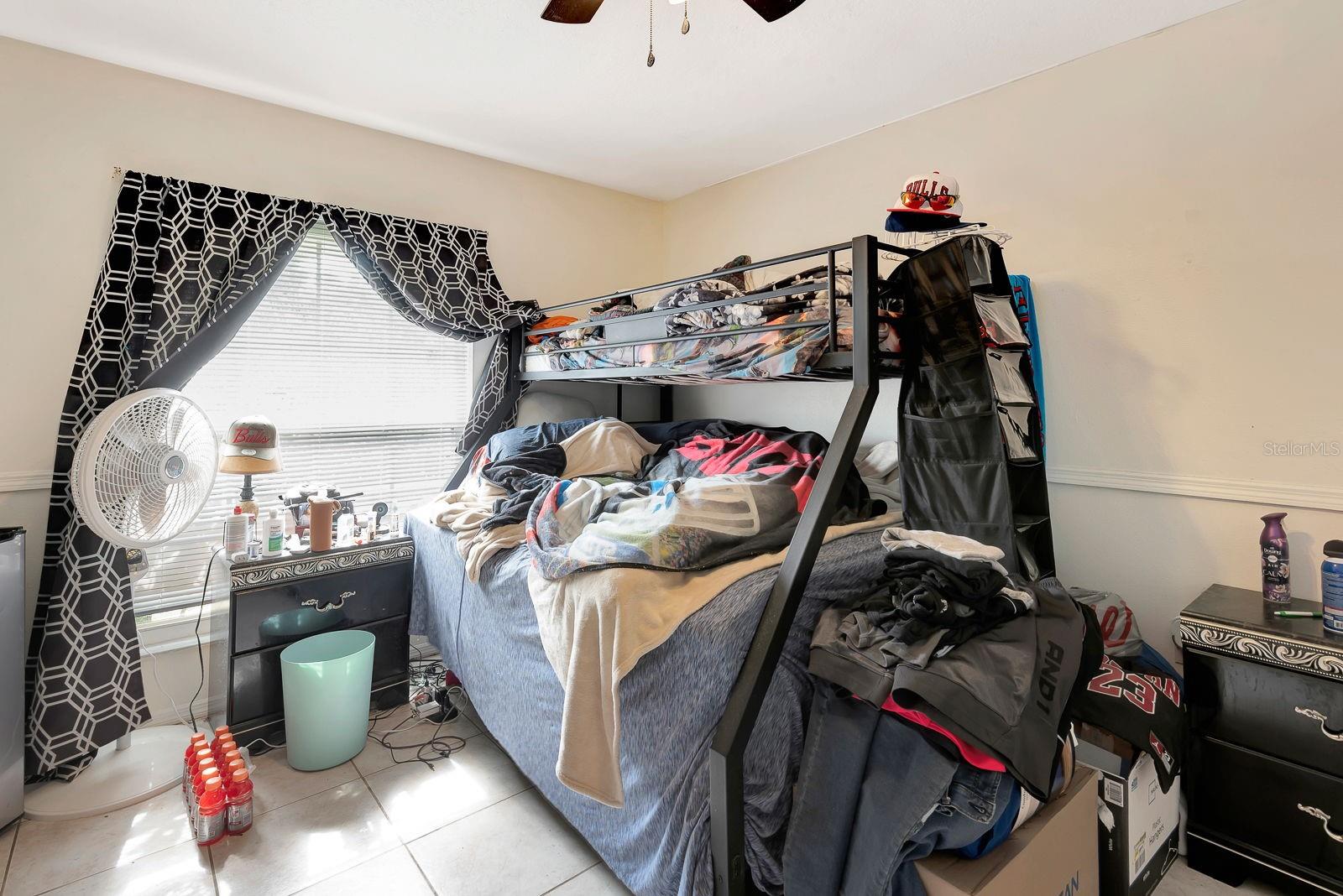 Listing photo id 11 for 6528- 6530 12th Street W