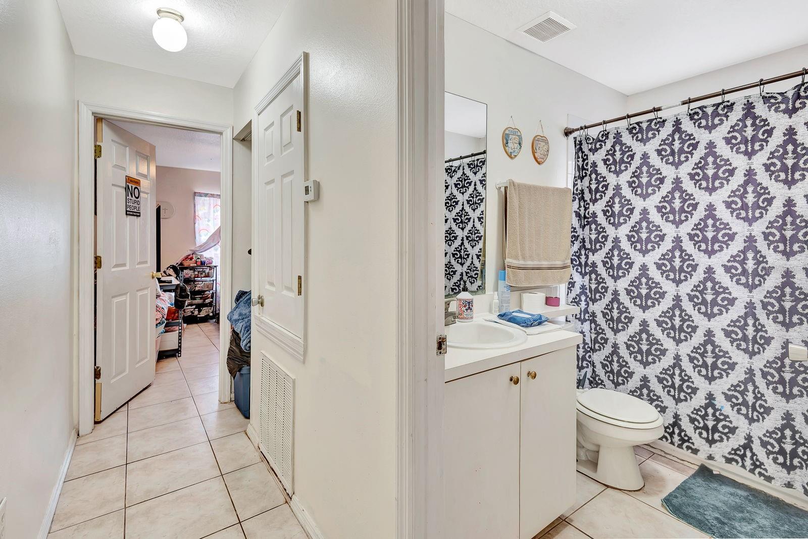 Listing photo id 12 for 6528- 6530 12th Street W