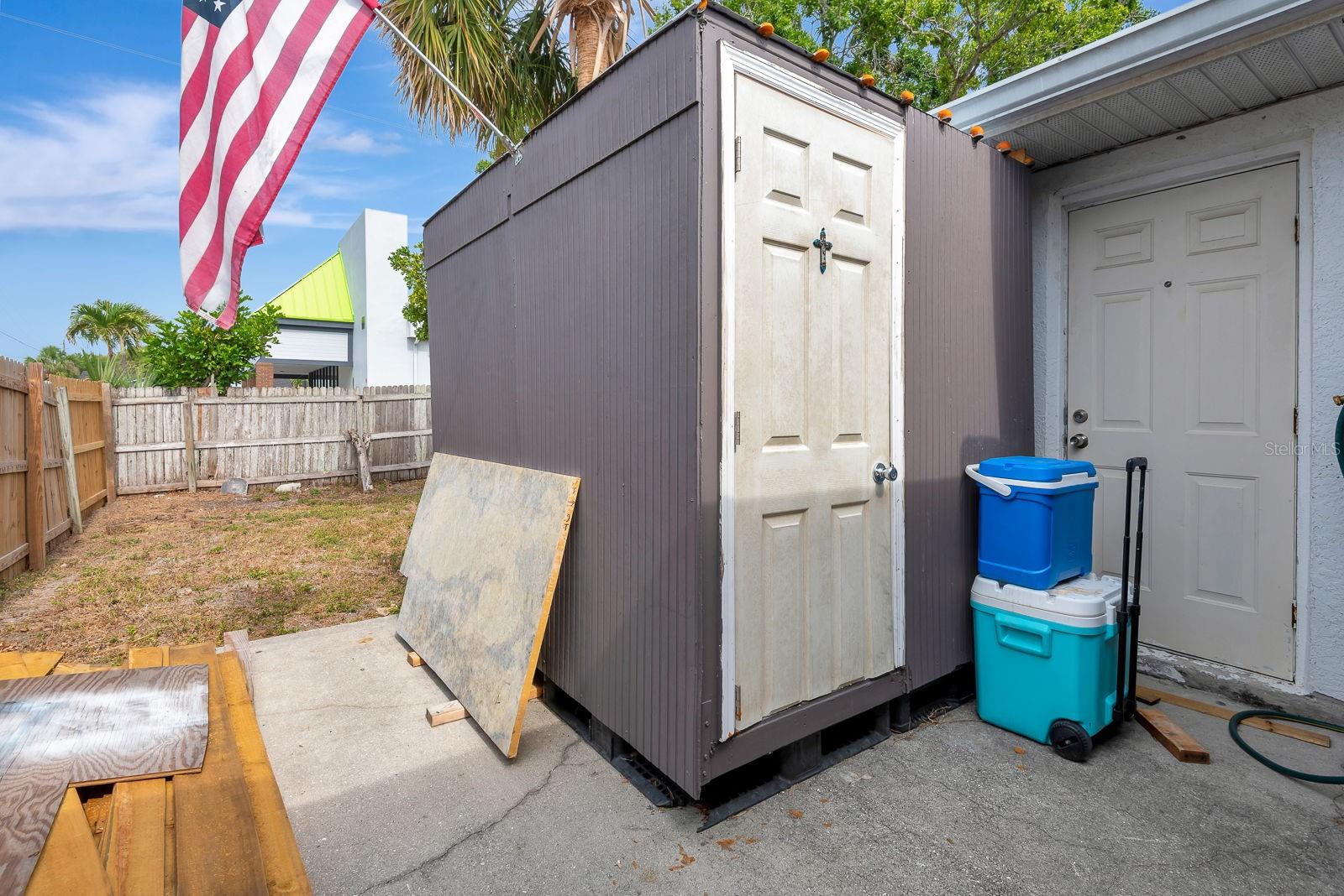 Listing photo id 14 for 6528- 6530 12th Street W