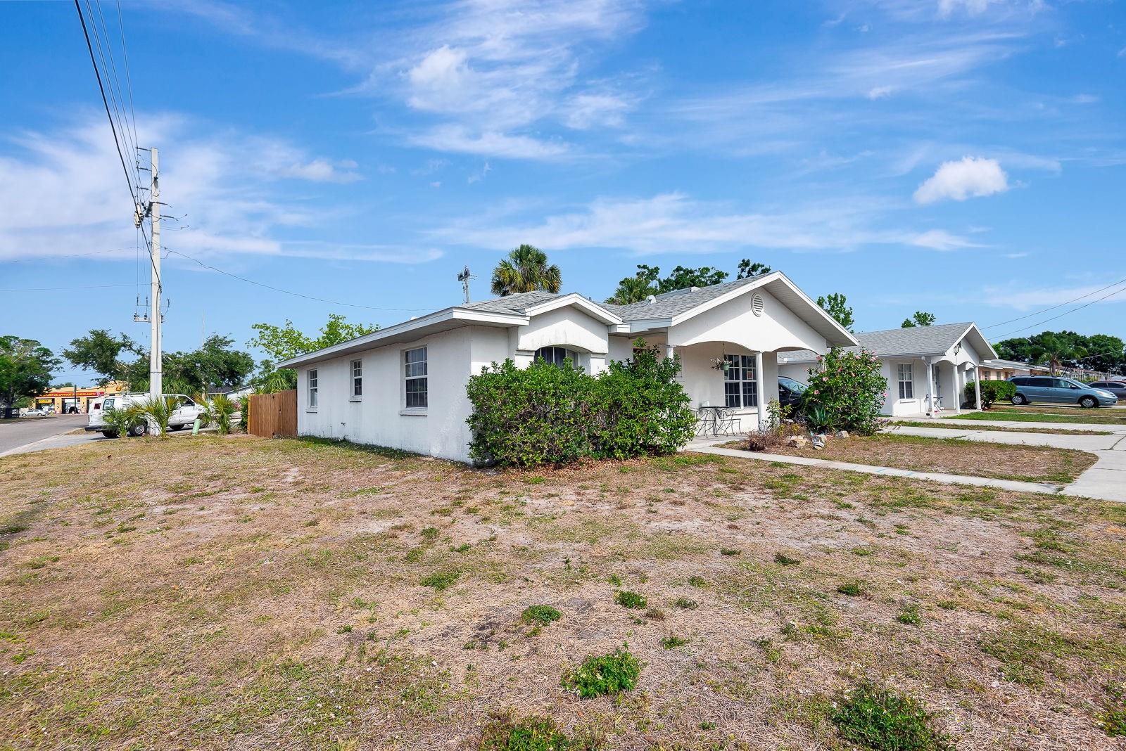 Listing photo id 16 for 6528- 6530 12th Street W