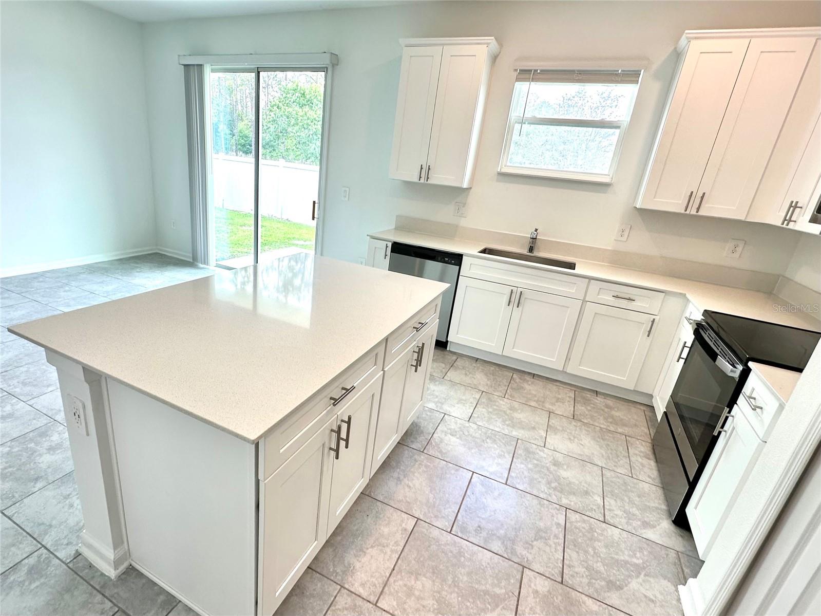 Image 5 of 32 For 7665 Stone Creek Trl