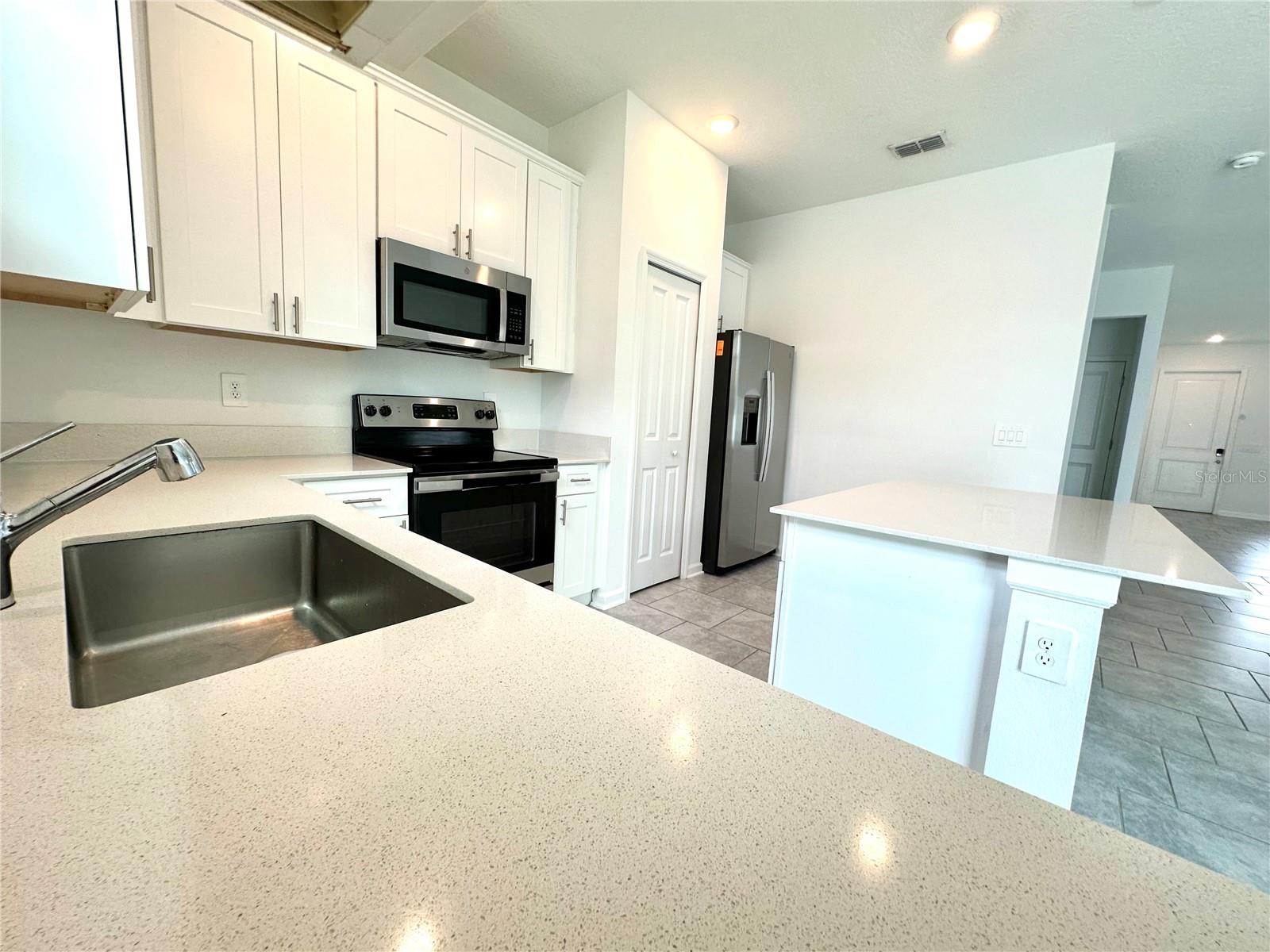 Image 7 of 32 For 7665 Stone Creek Trl