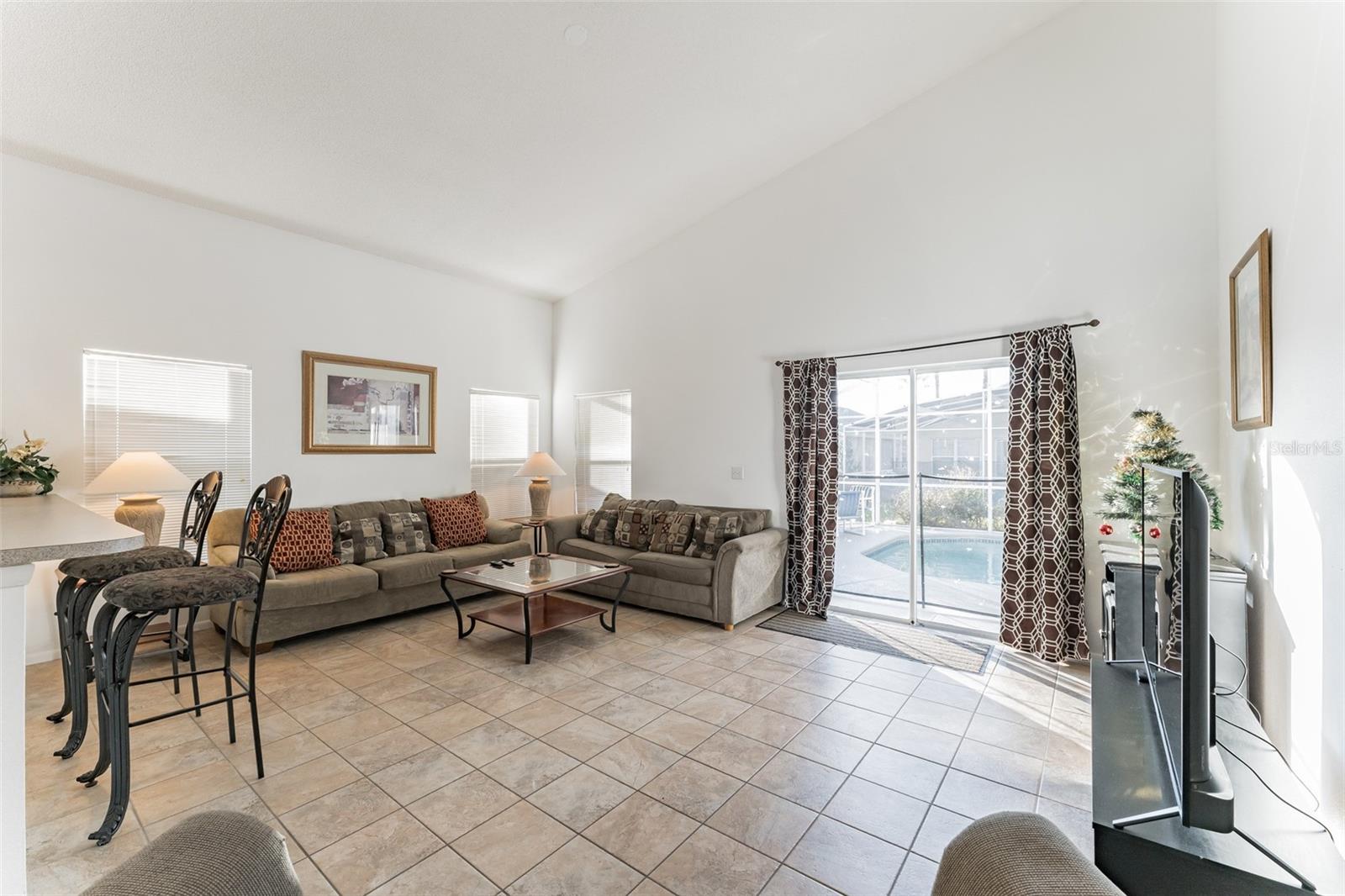 Image 11 of 26 For 149 Emeraldview Avenue