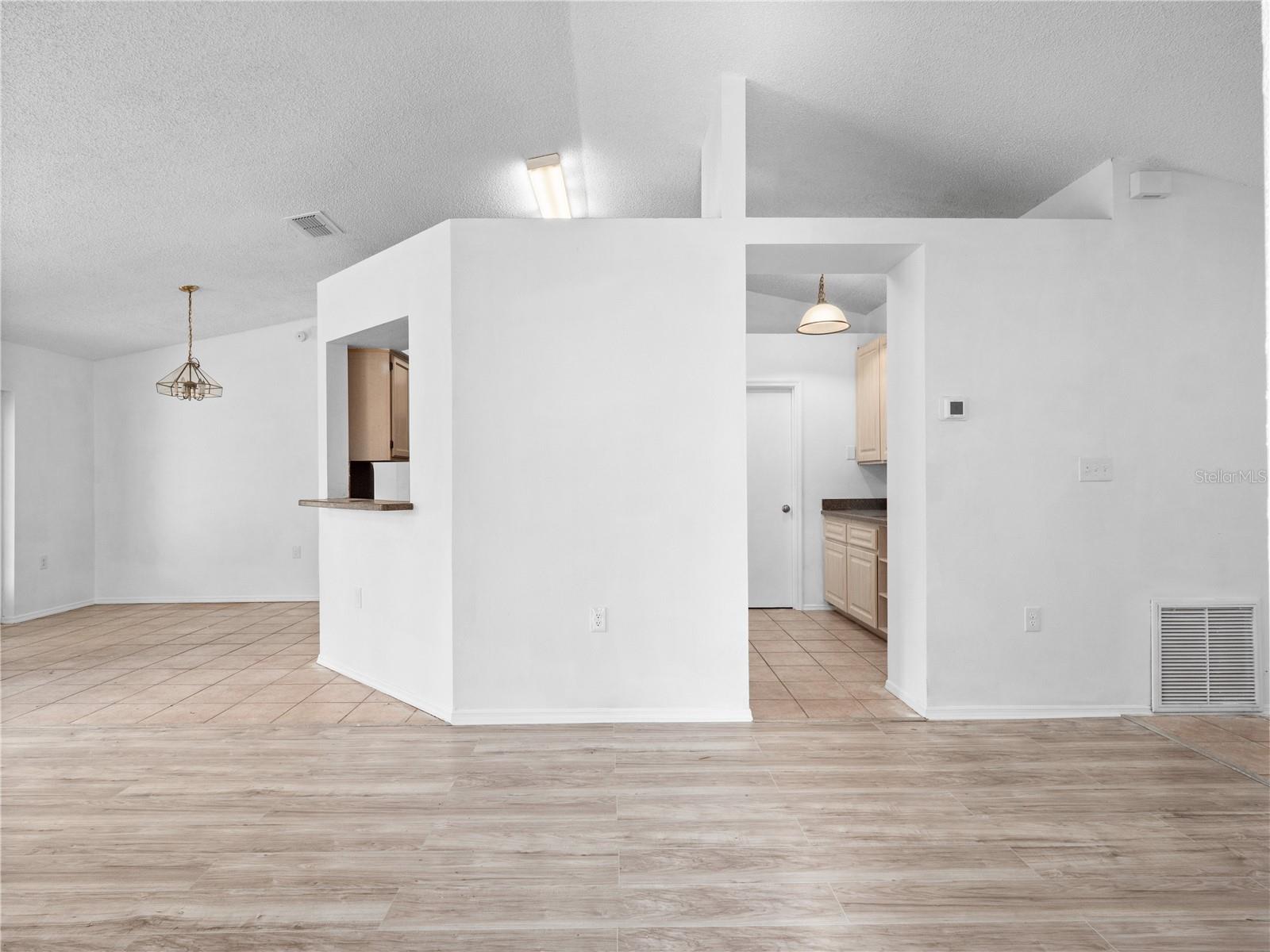 Image 5 of 22 For 6042 Brookhill Circle