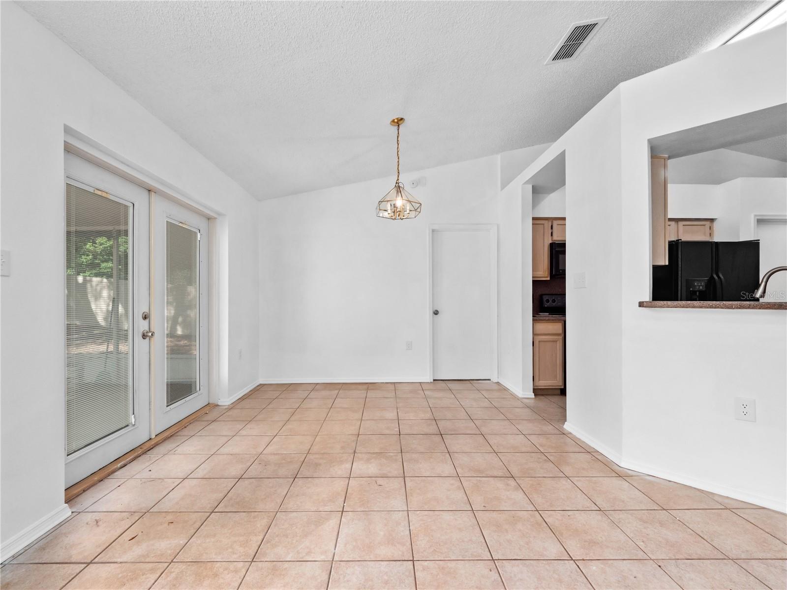 Image 7 of 22 For 6042 Brookhill Circle