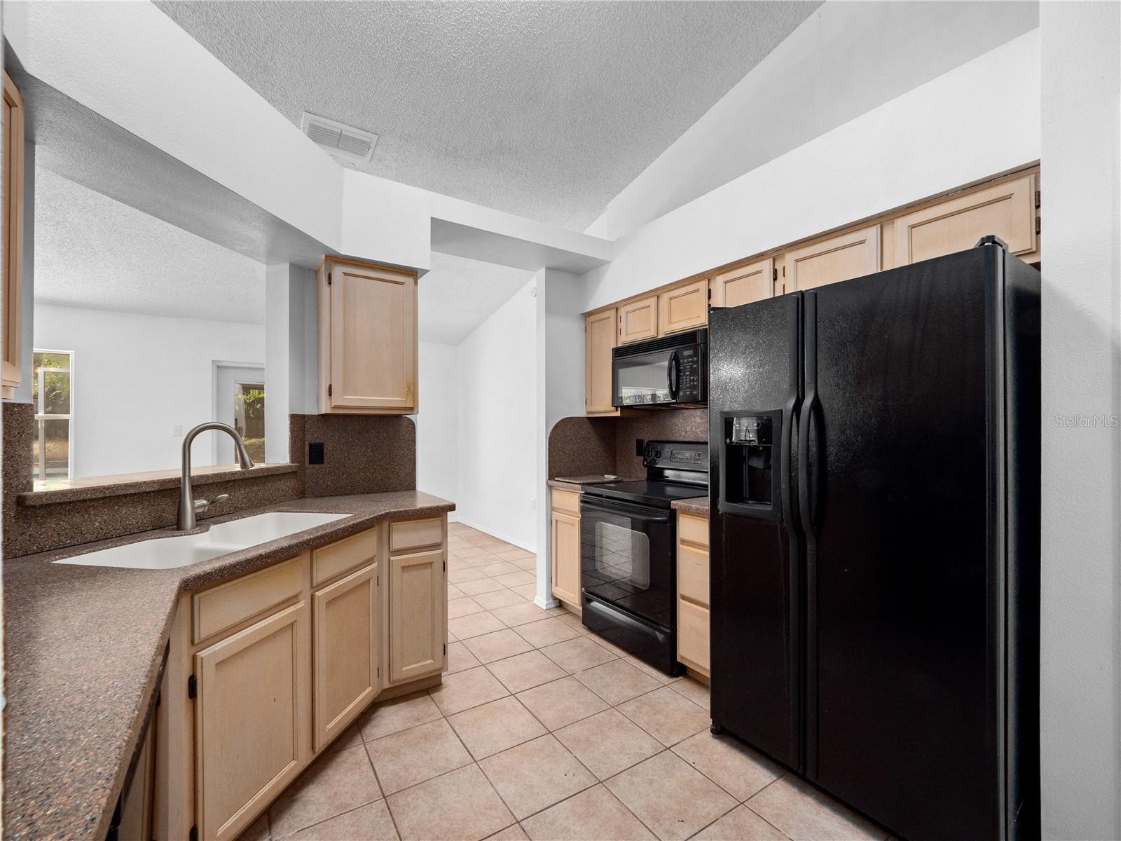 Image 8 of 22 For 6042 Brookhill Circle