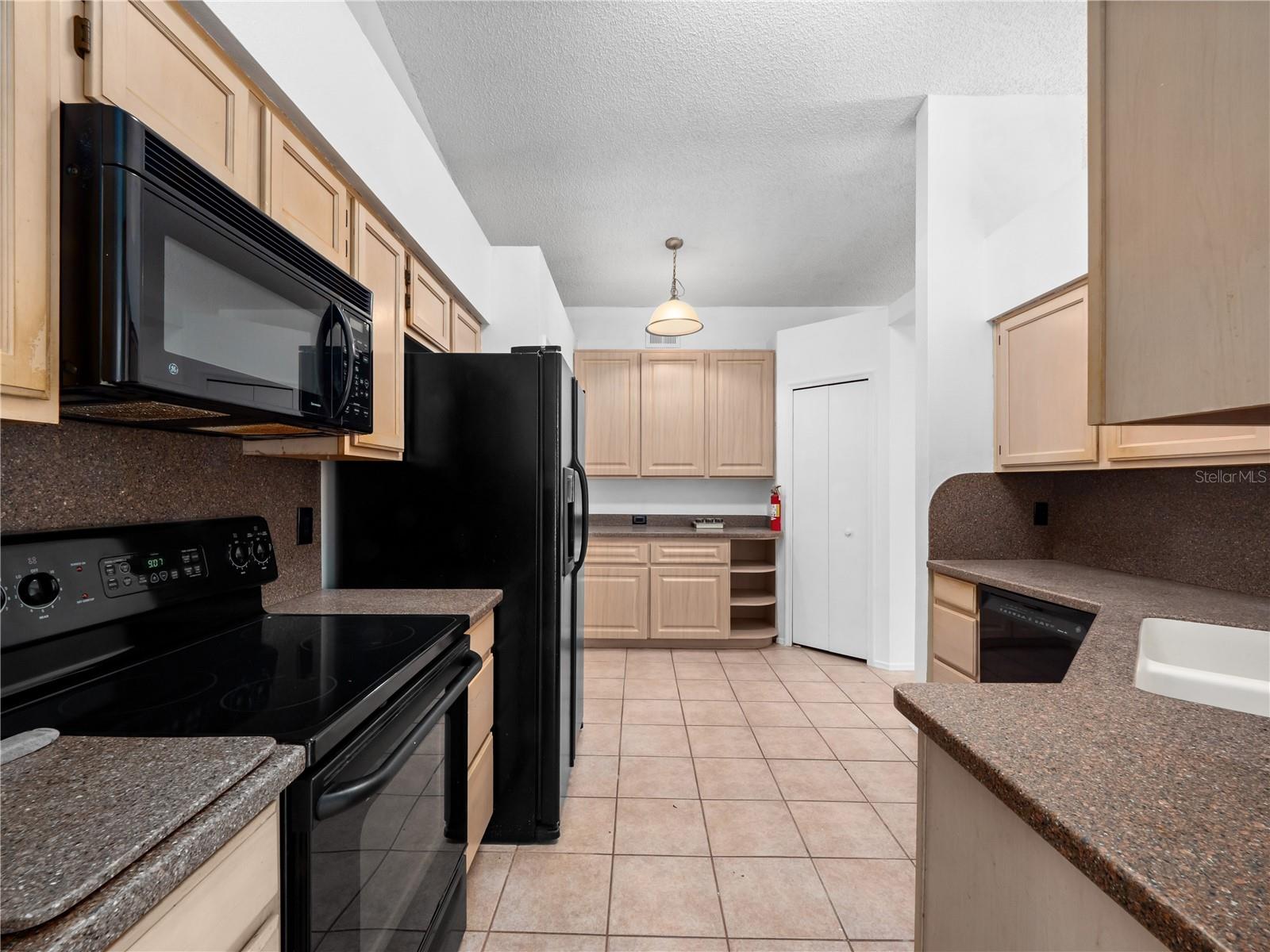 Image 9 of 22 For 6042 Brookhill Circle